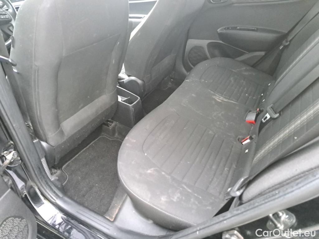 Hyundai  i10 HYUNDAI  / 2020 / 5P / berlina con portón 1.0 Tecno #8