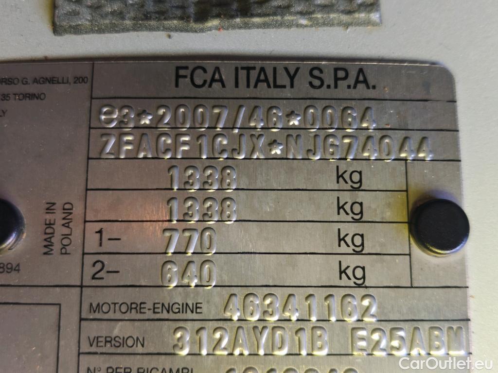 Fiat  500 FIAT  / 2015 / 3P / berlina con portón Red 1.0 Hybrid 51KW (70 CV)(SP)(SL) (AC4) #17