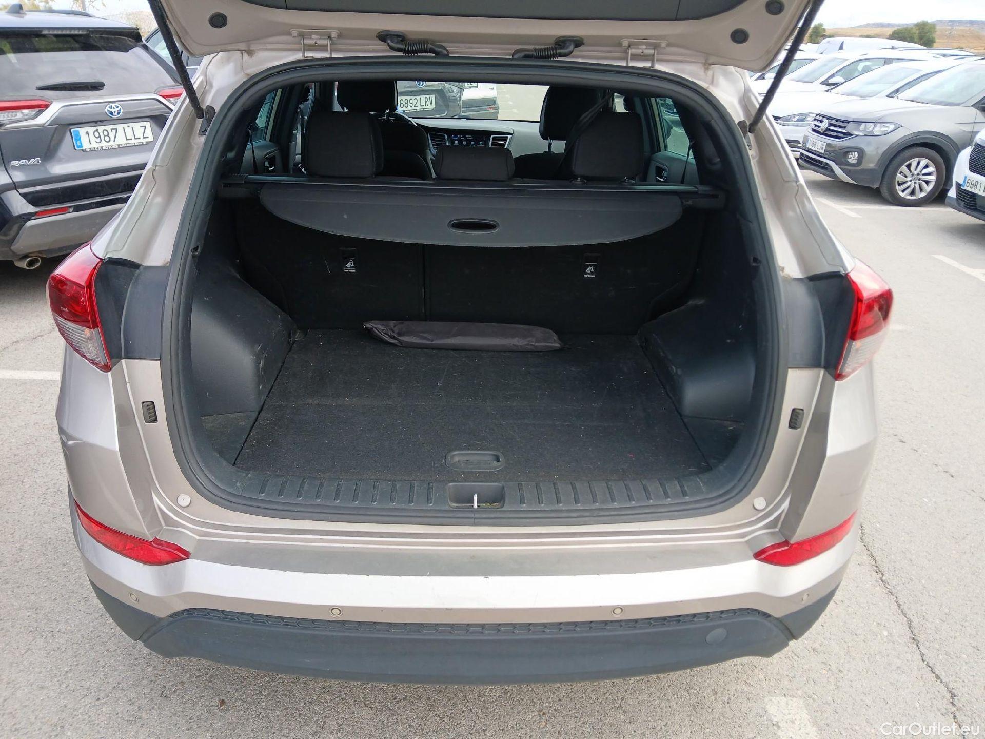 Hyundai  Tucson HYUNDAI  / 2015 / 5P / todoterreno 1.7 CRDi 104kW (141CV) BD Go! DCT 4x2(SP) #8
