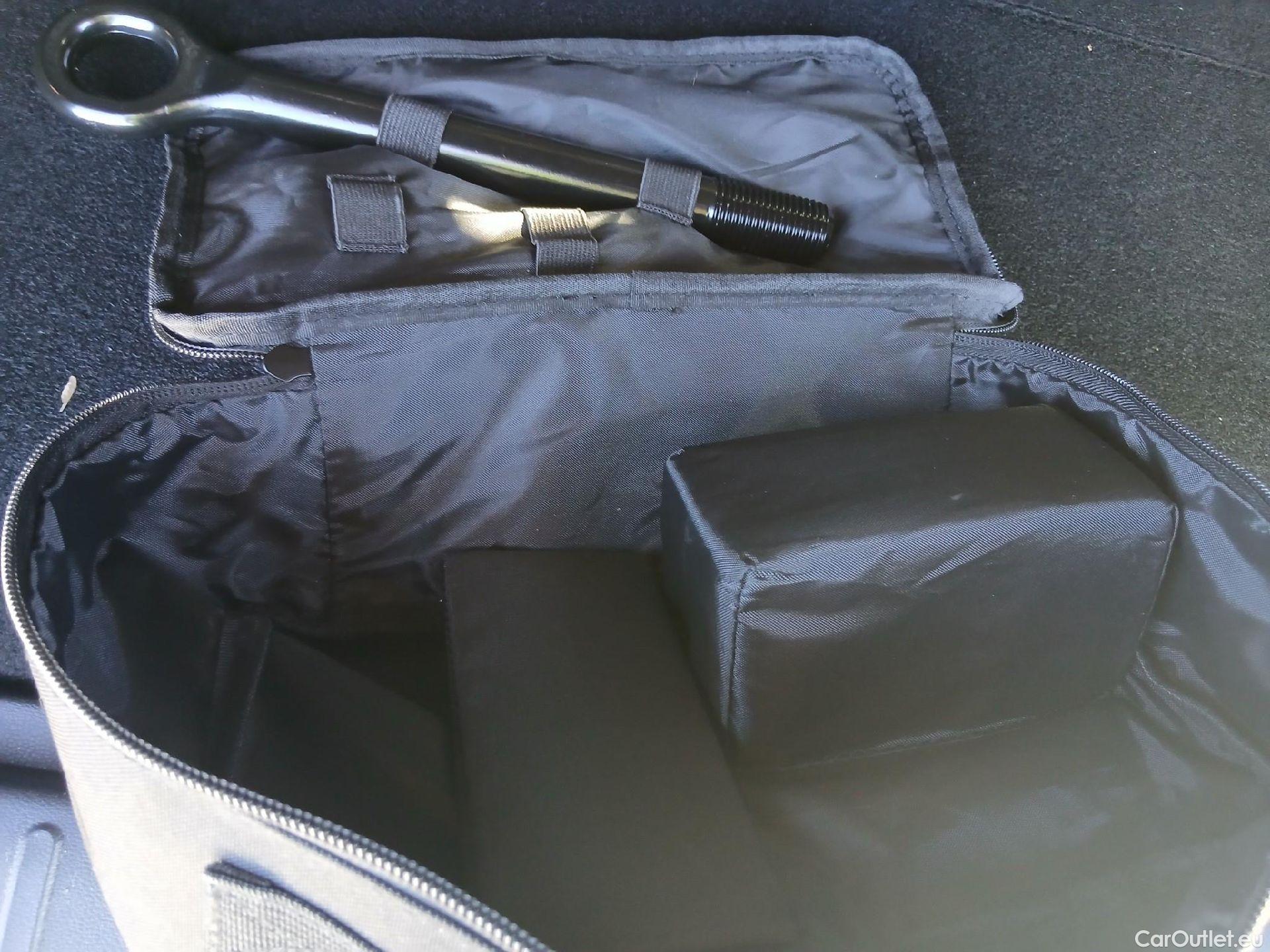 Hyundai  Tucson HYUNDAI  / 2020 / 5P / todoterreno 1.6 TGDI 169kW HEV Style Teal Auto #16