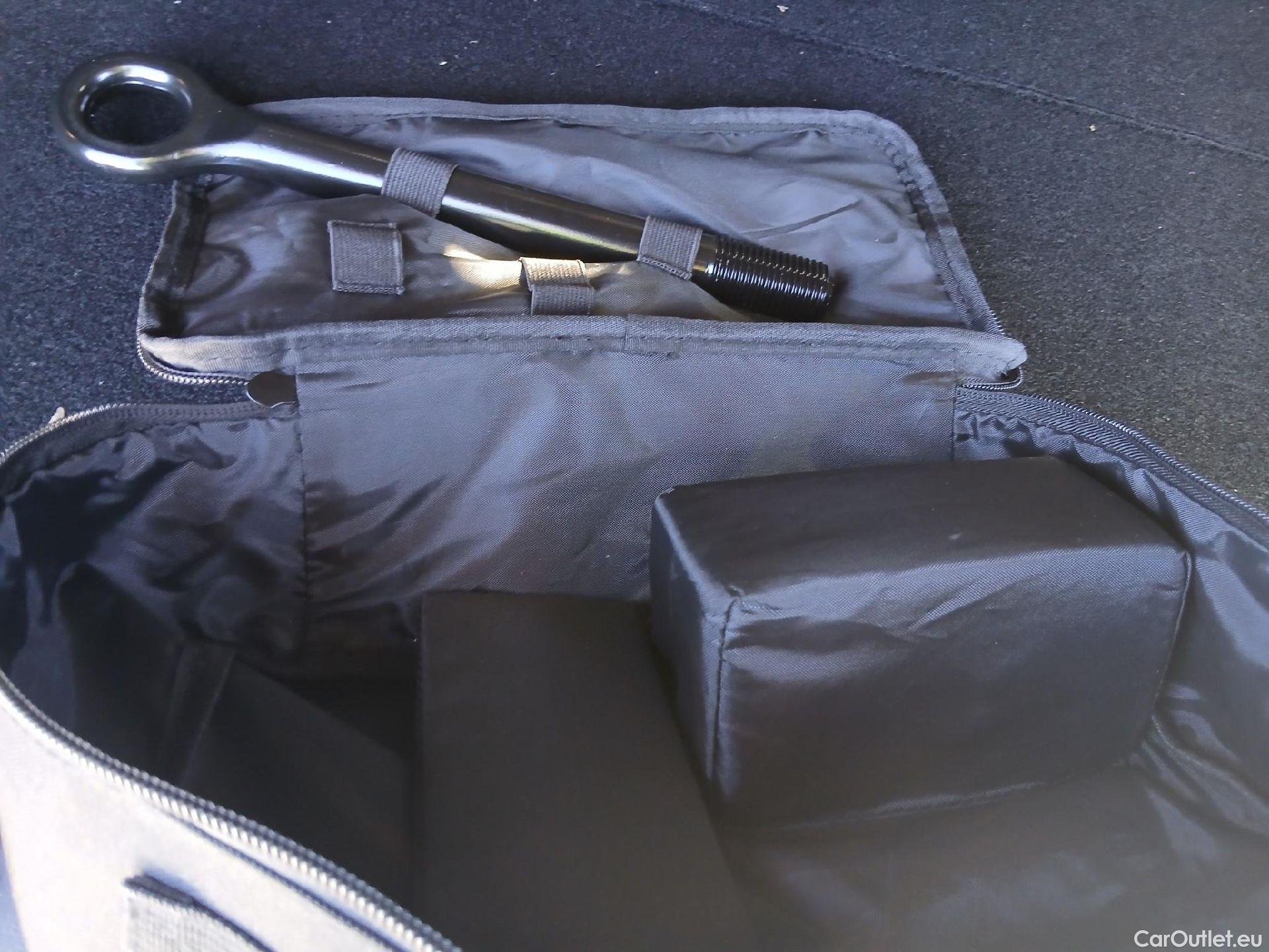 Hyundai  Tucson HYUNDAI  / 2020 / 5P / todoterreno 1.6 TGDI 169kW HEV Style Teal Auto #4