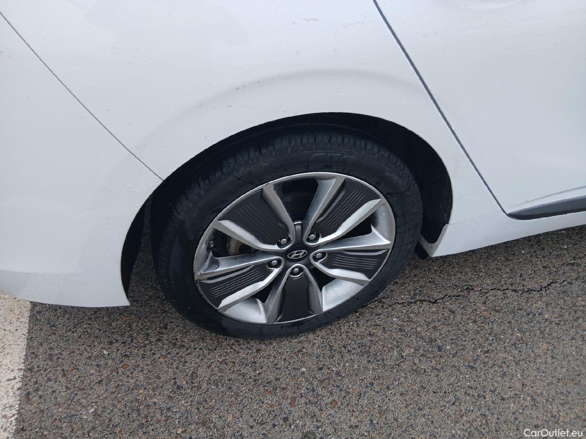  Hyundai   Ioniq HYUNDAI / 2016 / 5P / berlina con portón 1.6 GDI HEV Tecno DCT (AC) #13