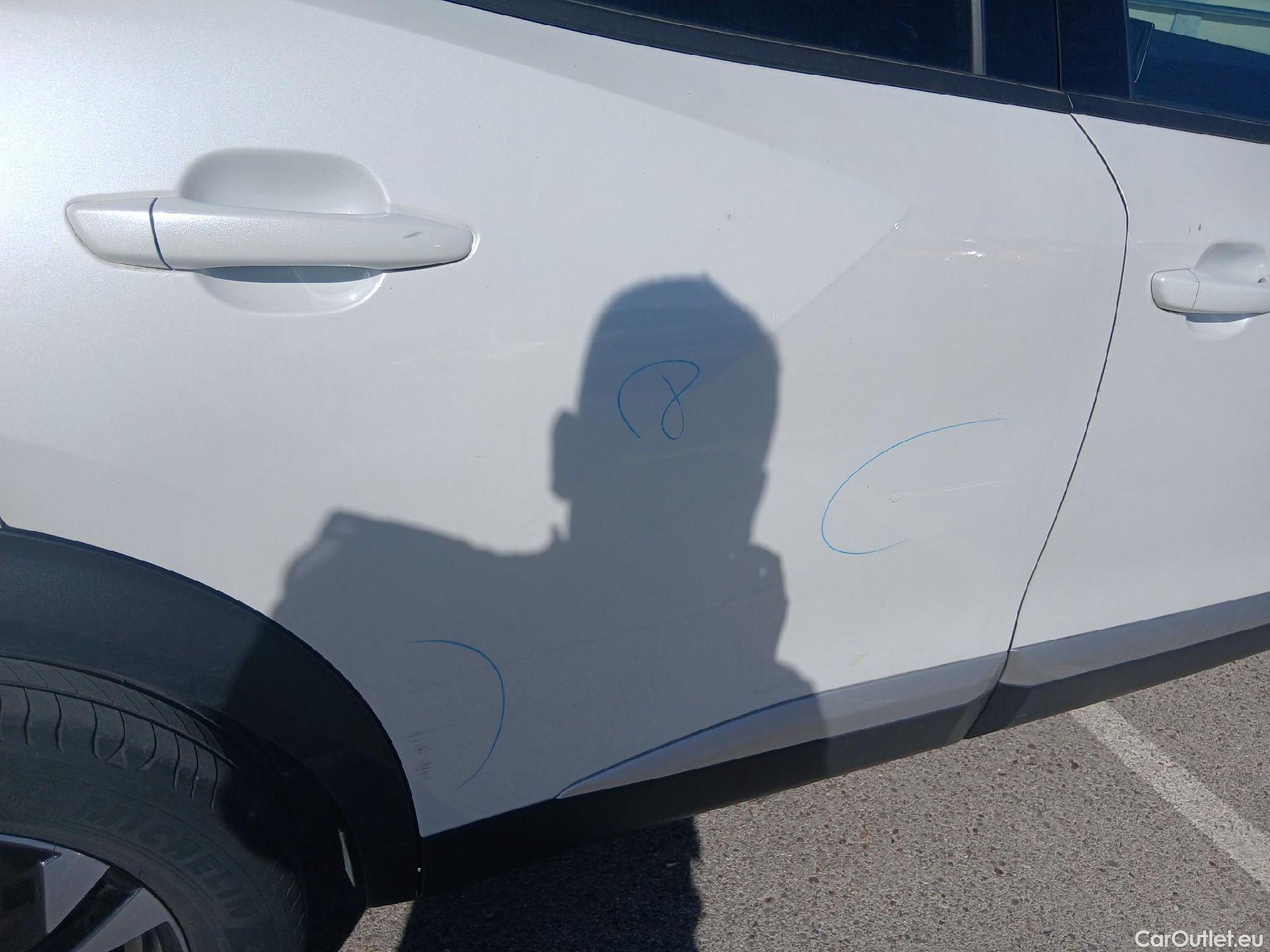 Peugeot  2008 PEUGEOT  / 2019 / 5P / todoterreno Allure Pack Puretech 130 S&S EAT8 #34