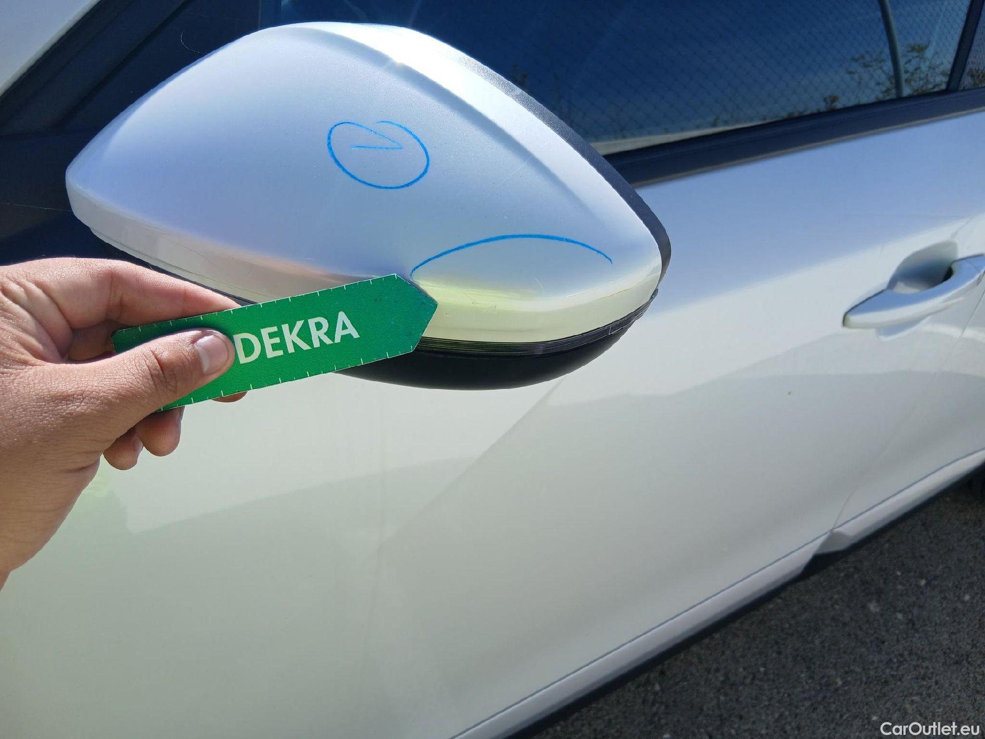 Peugeot  2008 PEUGEOT  / 2019 / 5P / todoterreno Allure Pack Puretech 130 S&S EAT8 #19