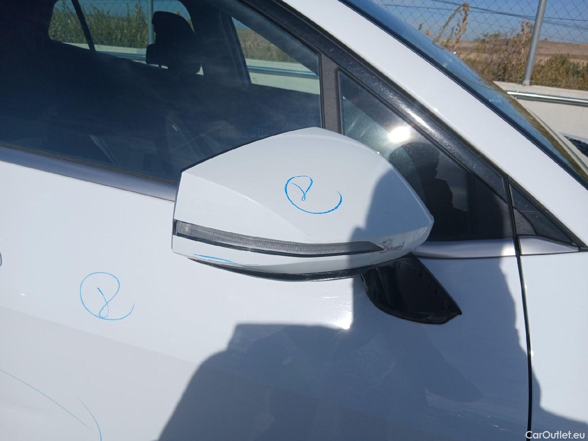  KIA  Sportage KIA  / 2022 / 5P / todoterreno 1.6 CRDi MHEV 100kW Business 4X4 DCT #37