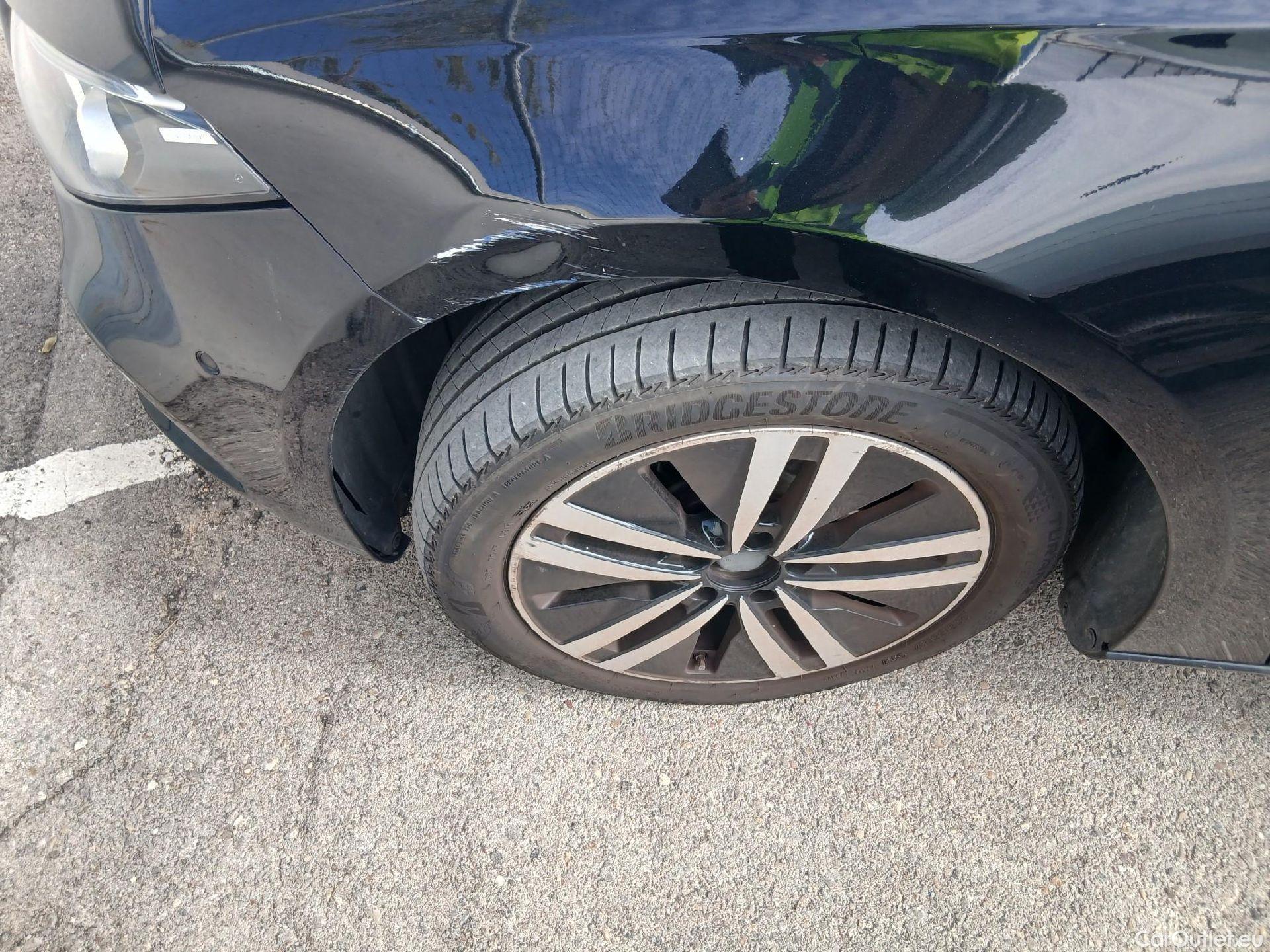 Mercedes  A-Klasse MERCEDES-BENZ Clase A / 2018 / 5P / berlina con portón A 250 e #4