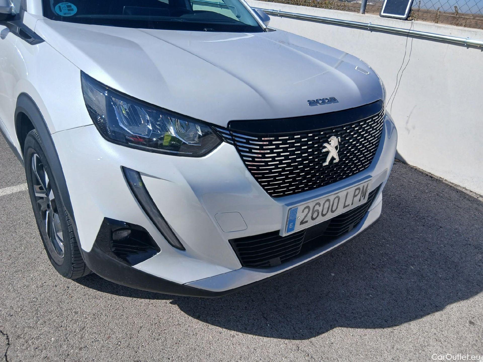 Peugeot  2008 PEUGEOT  / 2019 / 5P / todoterreno Allure Pack Puretech 130 S&S EAT8 #10