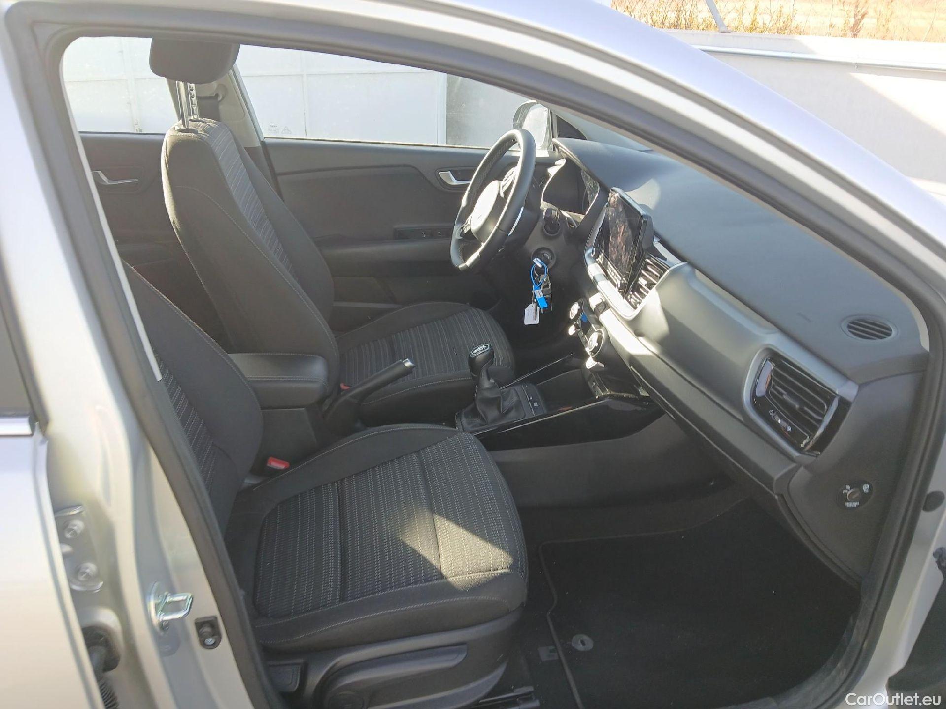 KIA  STONIC KIA  / 2017 / 5P / todoterreno 1.0 T-GDi 74kW (100CV) MHEV iMT Drive #6