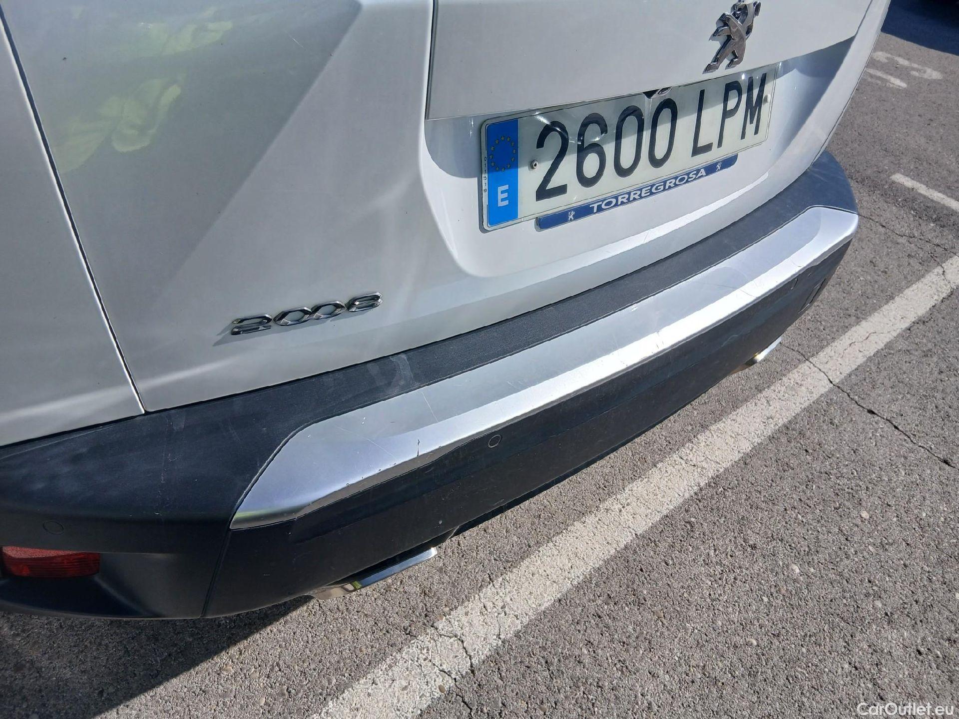 Peugeot  2008 PEUGEOT  / 2019 / 5P / todoterreno Allure Pack Puretech 130 S&S EAT8 #25