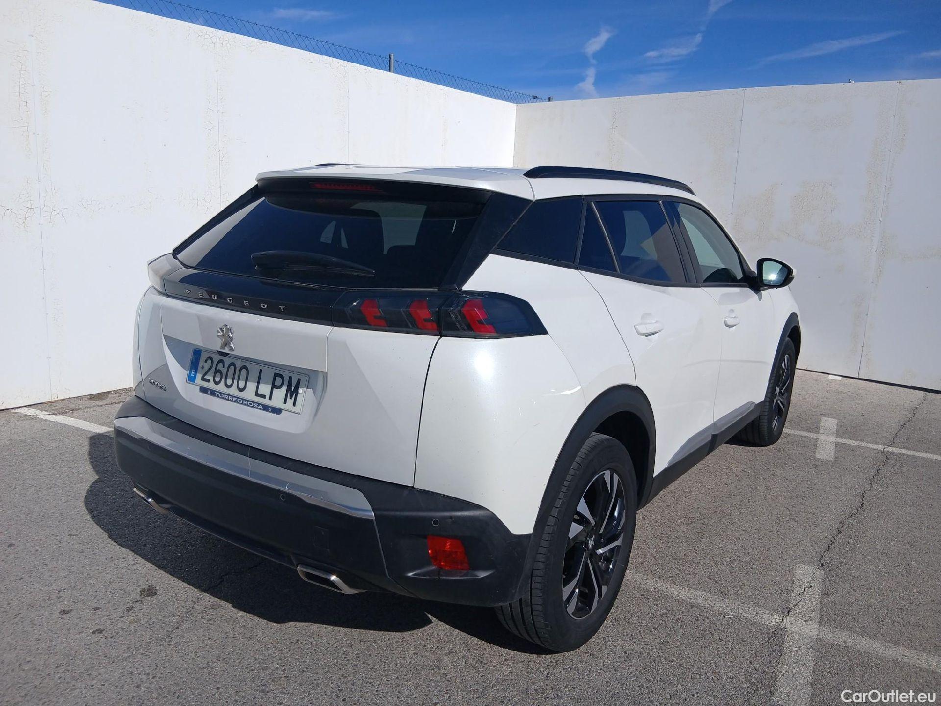 Peugeot  2008 PEUGEOT  / 2019 / 5P / todoterreno Allure Pack Puretech 130 S&S EAT8 #2