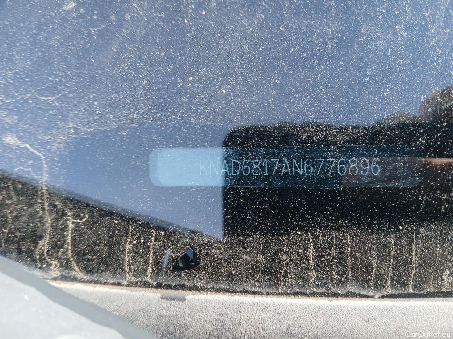 KIA  STONIC KIA  / 2017 / 5P / todoterreno 1.0 T-GDi 74kW (100CV) MHEV iMT Drive #16