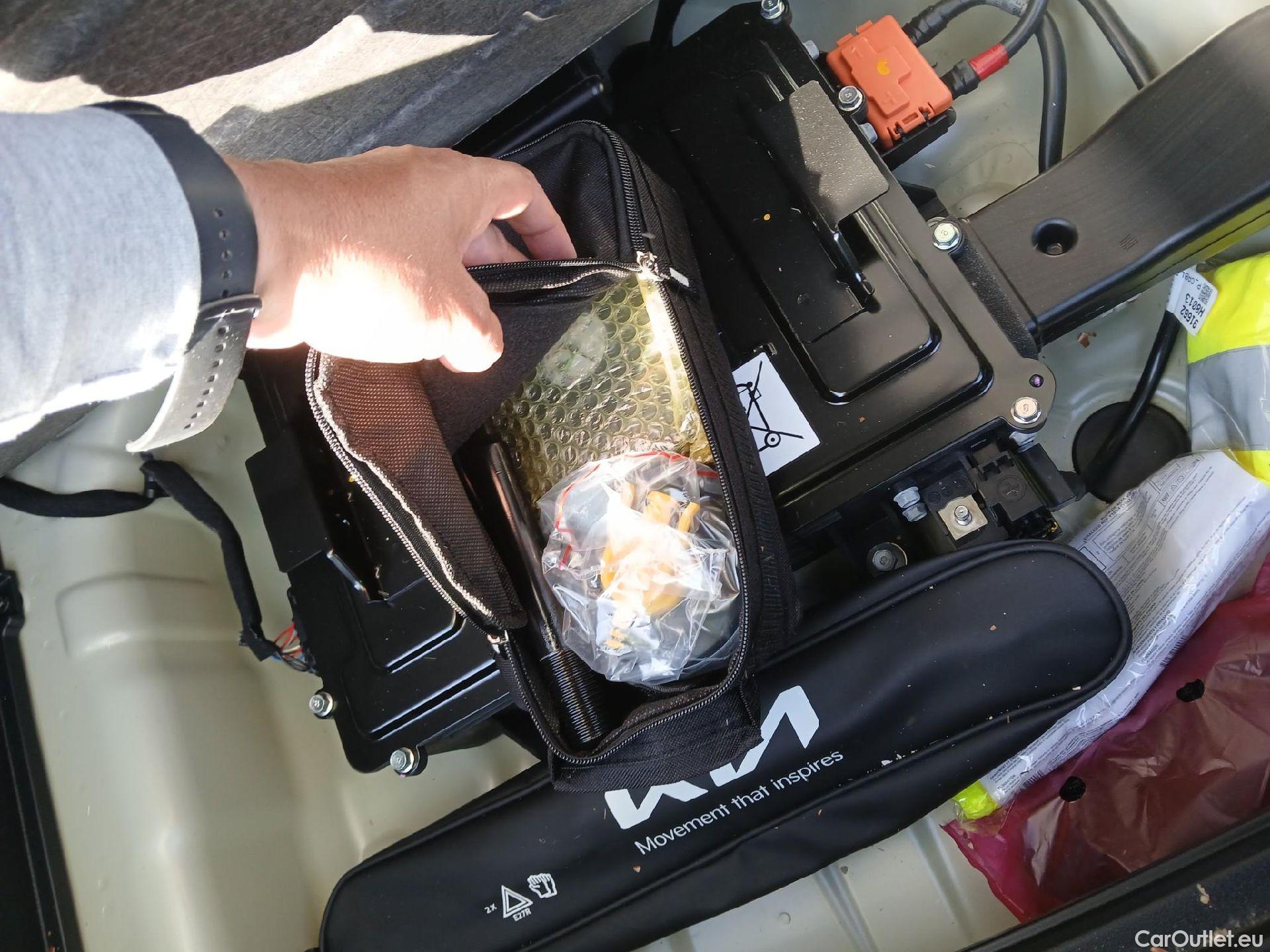 KIA  STONIC KIA  / 2017 / 5P / todoterreno 1.0 T-GDi 74kW (100CV) MHEV iMT Drive #14