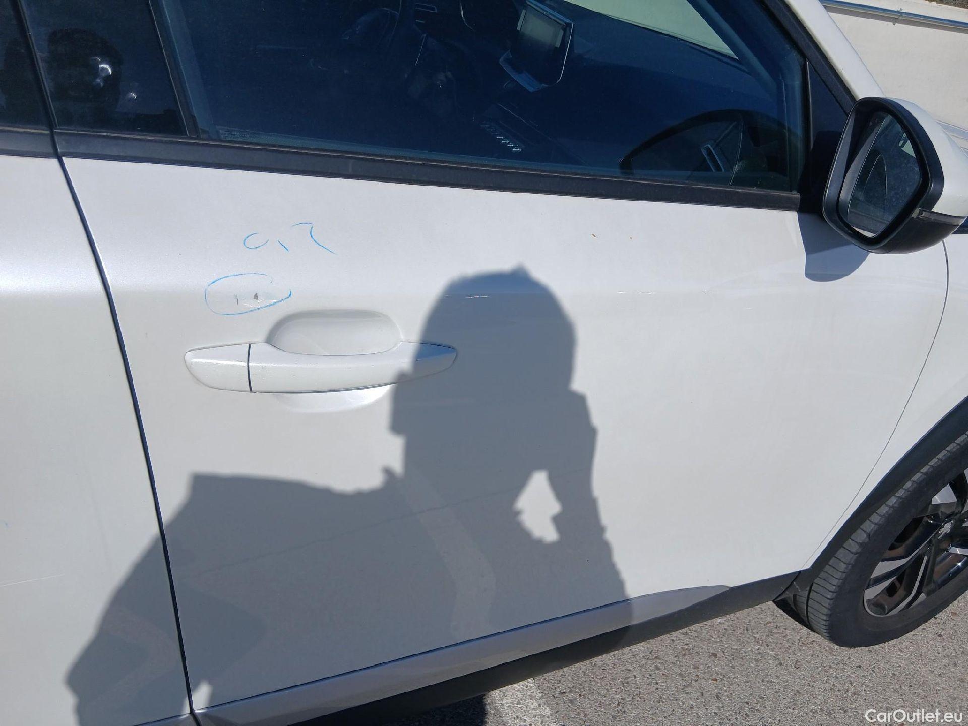 Peugeot  2008 PEUGEOT  / 2019 / 5P / todoterreno Allure Pack Puretech 130 S&S EAT8 #36