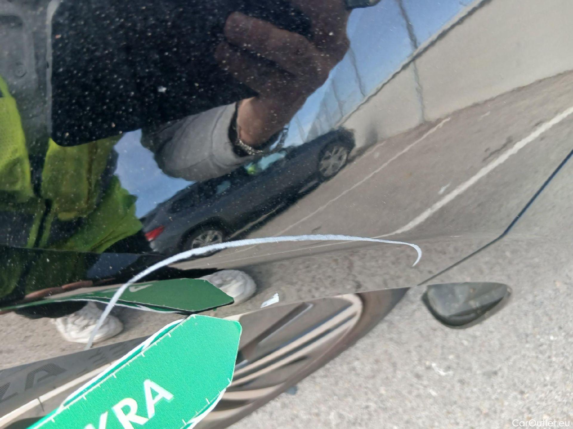 Mercedes  A-Klasse MERCEDES-BENZ Clase A / 2018 / 5P / berlina con portón A 250 e #35