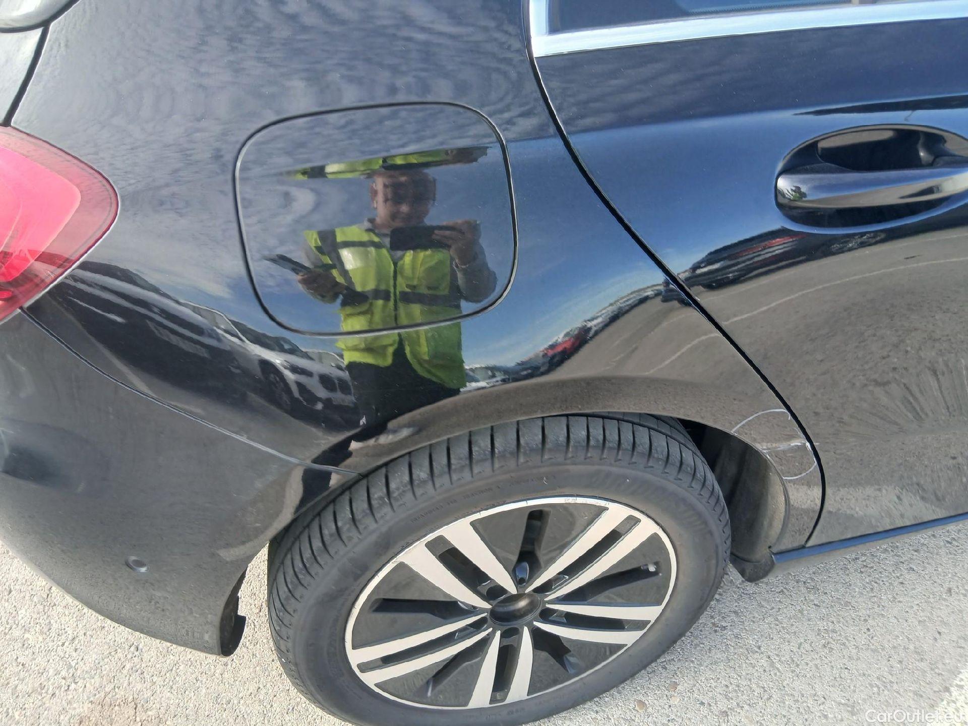 Mercedes  A-Klasse MERCEDES-BENZ Clase A / 2018 / 5P / berlina con portón A 250 e #29