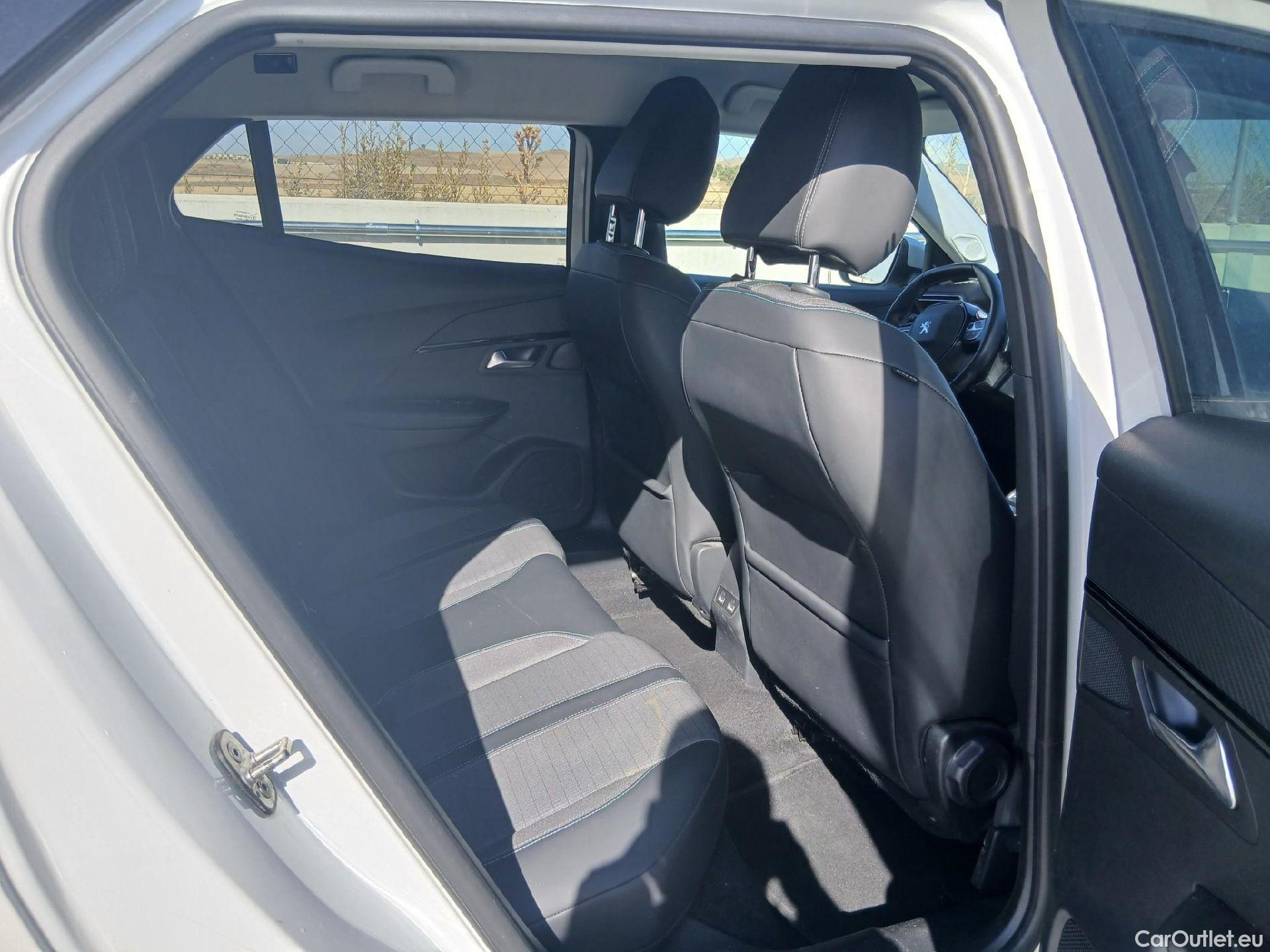 Peugeot  2008 PEUGEOT  / 2019 / 5P / todoterreno Allure Pack Puretech 130 S&S EAT8 #7