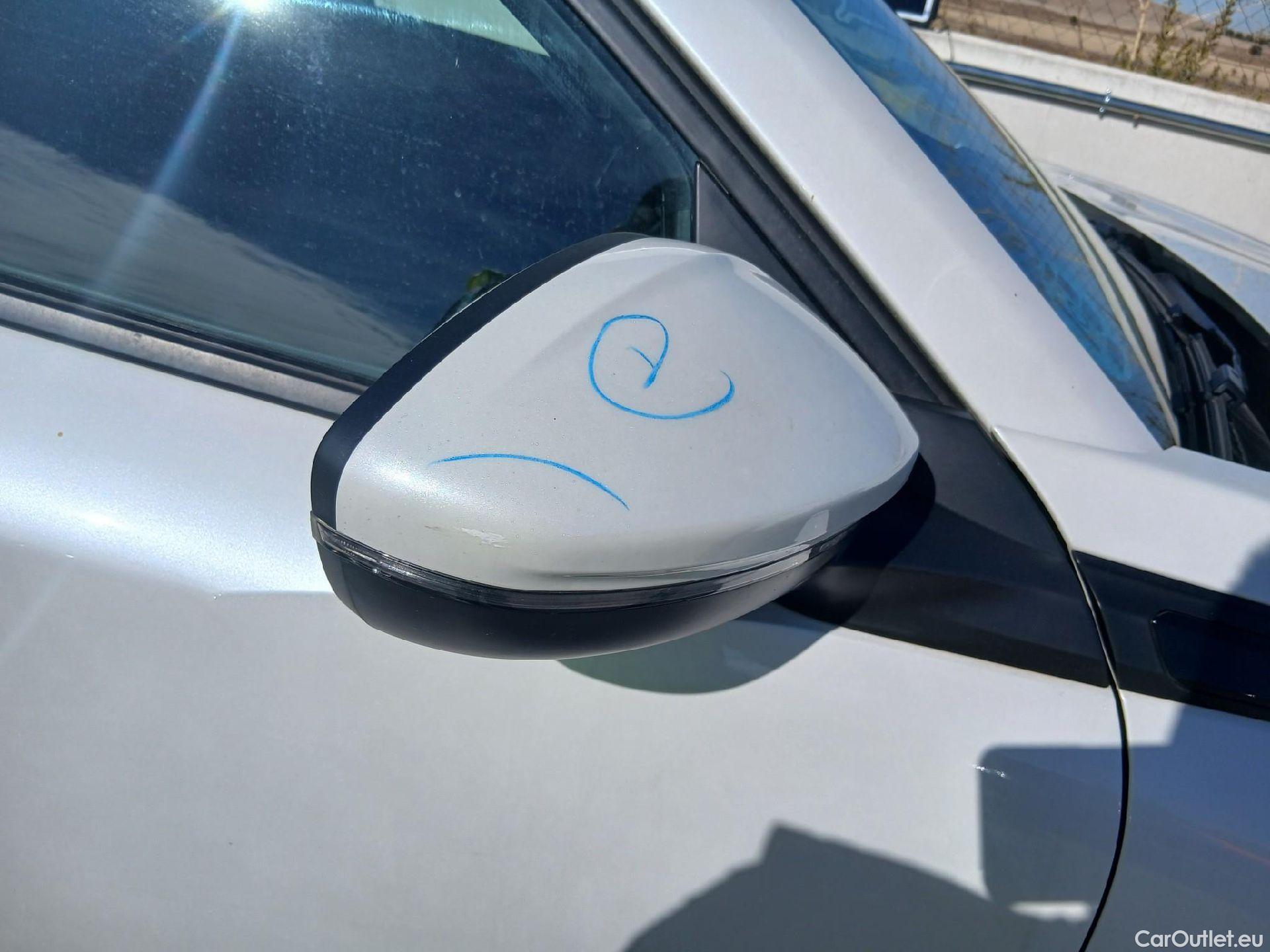 Peugeot  2008 PEUGEOT  / 2019 / 5P / todoterreno Allure Pack Puretech 130 S&S EAT8 #37