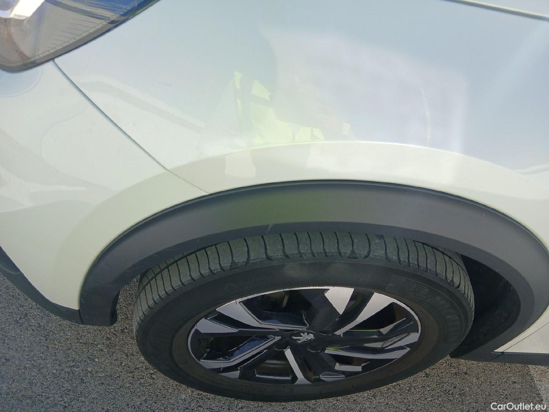 Peugeot  2008 PEUGEOT  / 2019 / 5P / todoterreno Allure Pack Puretech 130 S&S EAT8 #14