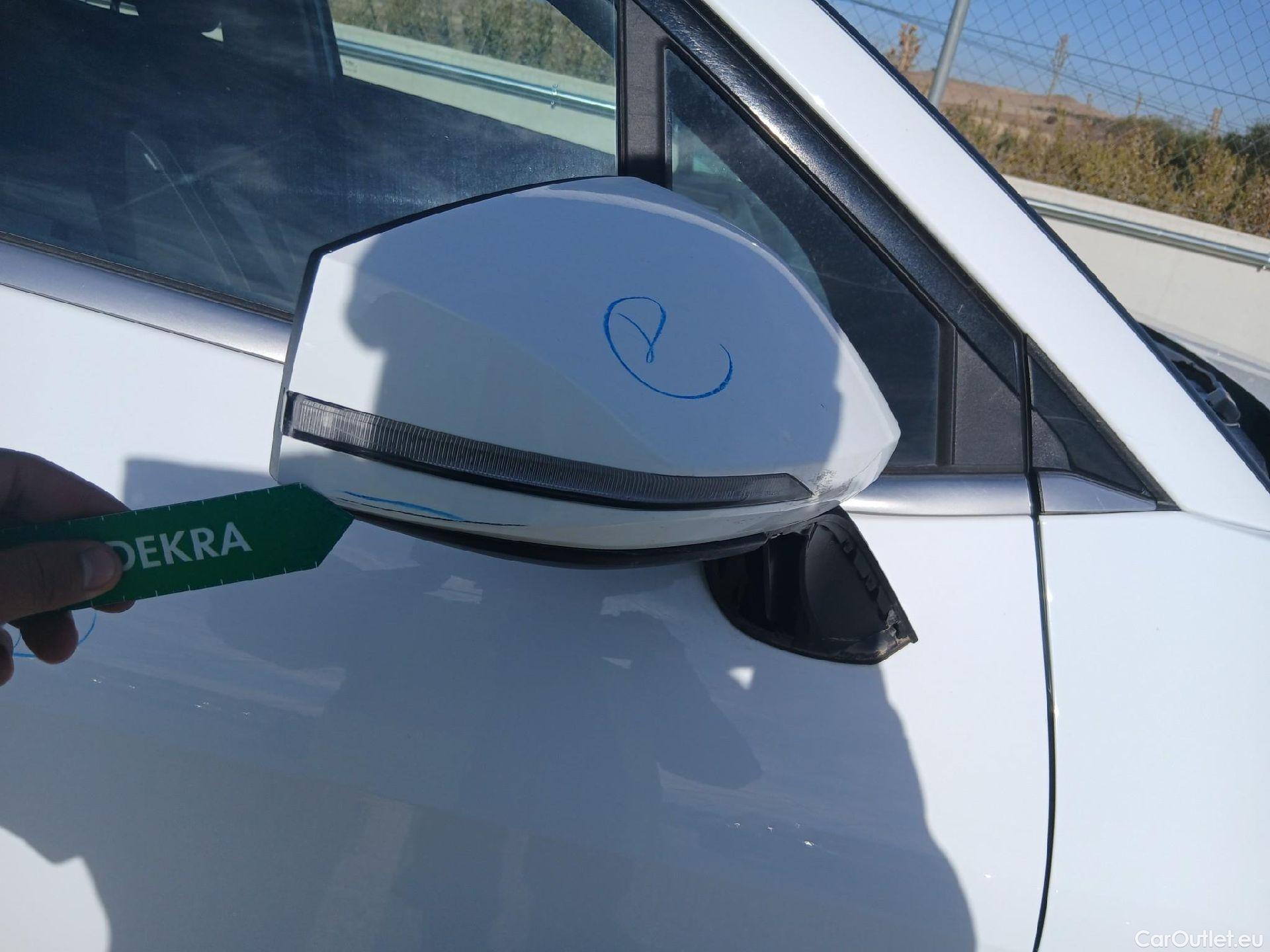  KIA  Sportage KIA  / 2022 / 5P / todoterreno 1.6 CRDi MHEV 100kW Business 4X4 DCT #36