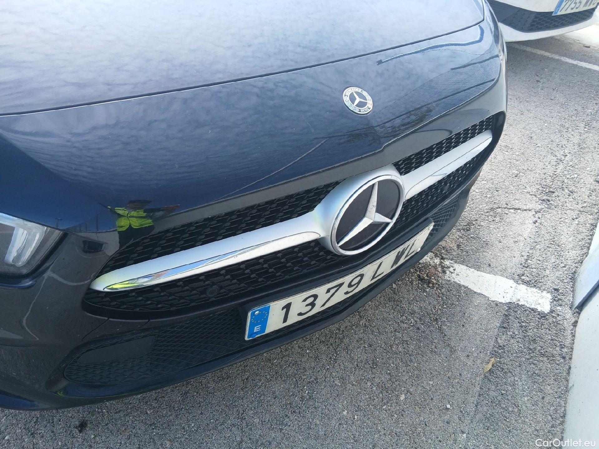 Mercedes  A-Klasse MERCEDES-BENZ Clase A / 2018 / 5P / berlina con portón A 250 e #15