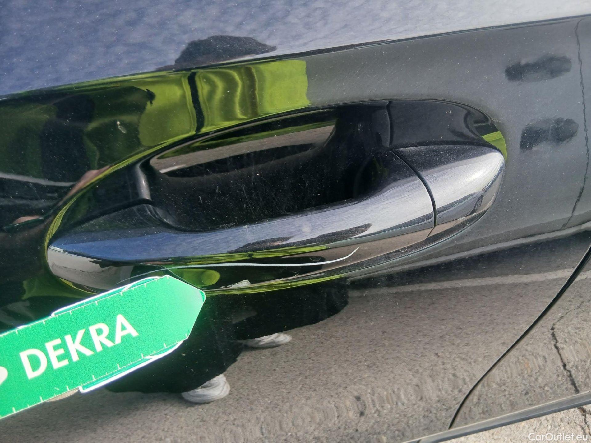 Mercedes  A-Klasse MERCEDES-BENZ Clase A / 2018 / 5P / berlina con portón A 250 e #19