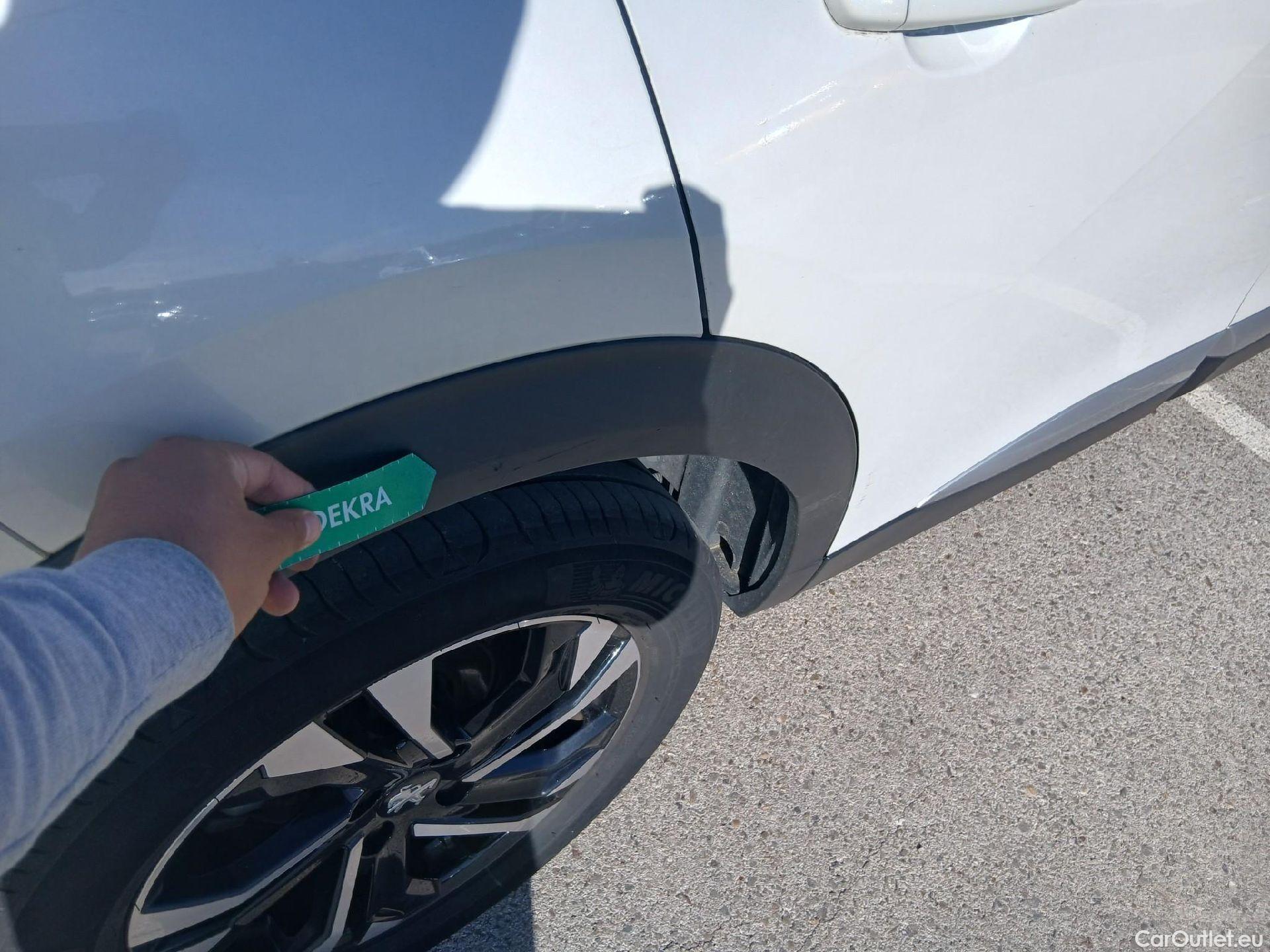 Peugeot  2008 PEUGEOT  / 2019 / 5P / todoterreno Allure Pack Puretech 130 S&S EAT8 #31