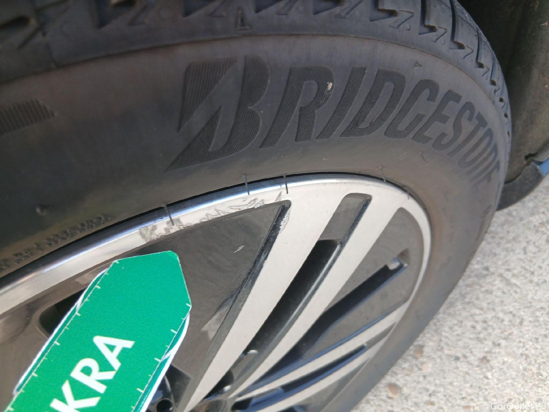 Mercedes  A-Klasse MERCEDES-BENZ Clase A / 2018 / 5P / berlina con portón A 250 e #5