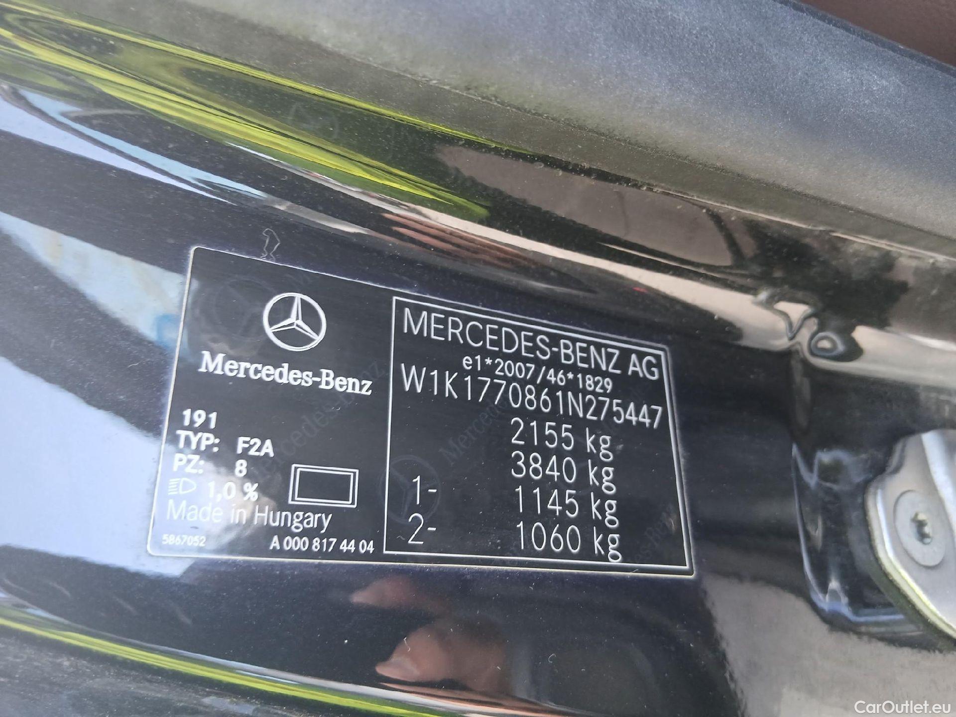 Mercedes  A-Klasse MERCEDES-BENZ Clase A / 2018 / 5P / berlina con portón A 250 e #18