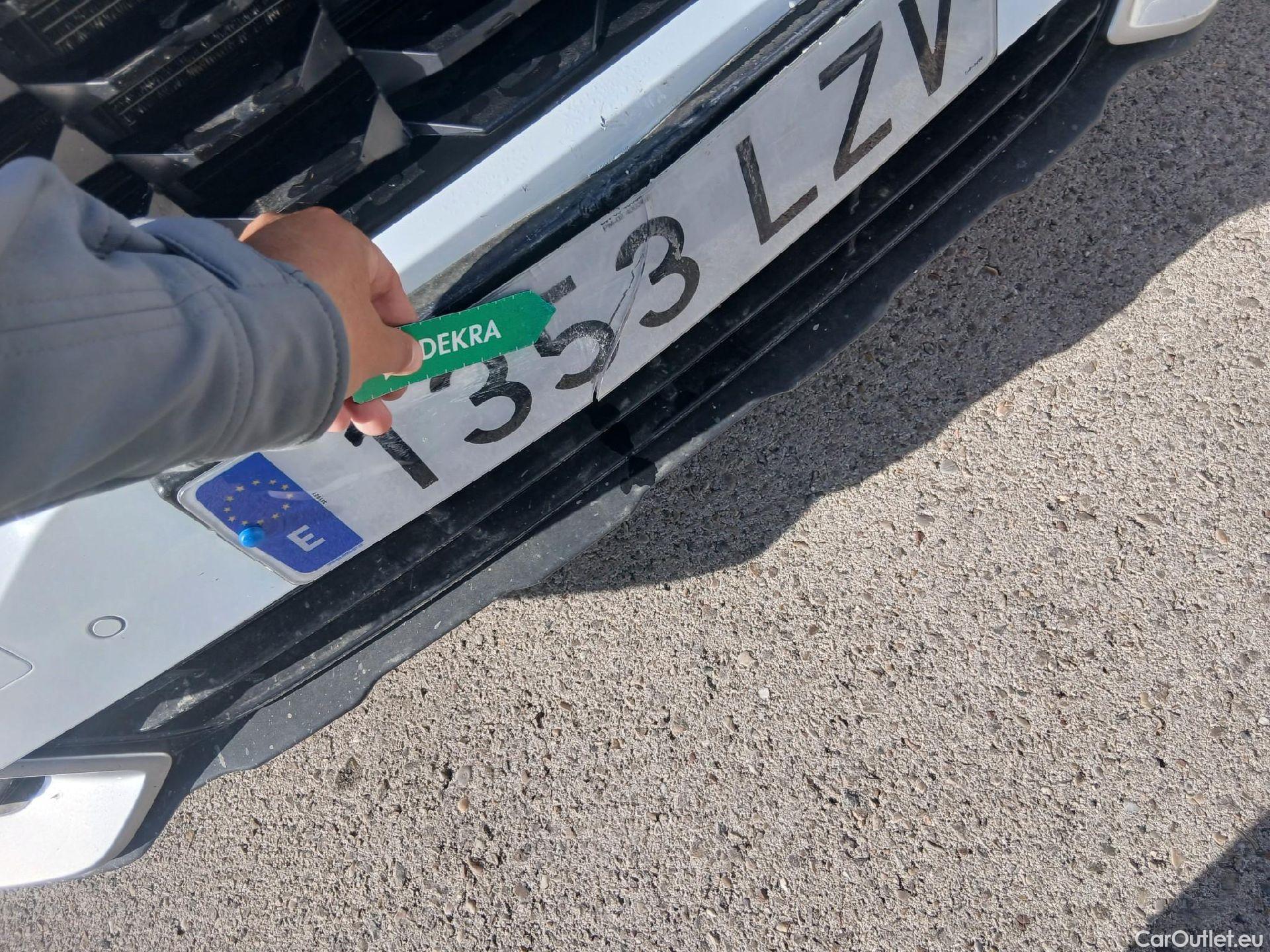  KIA  Sportage KIA  / 2022 / 5P / todoterreno 1.6 CRDi MHEV 100kW Business 4X4 DCT #42