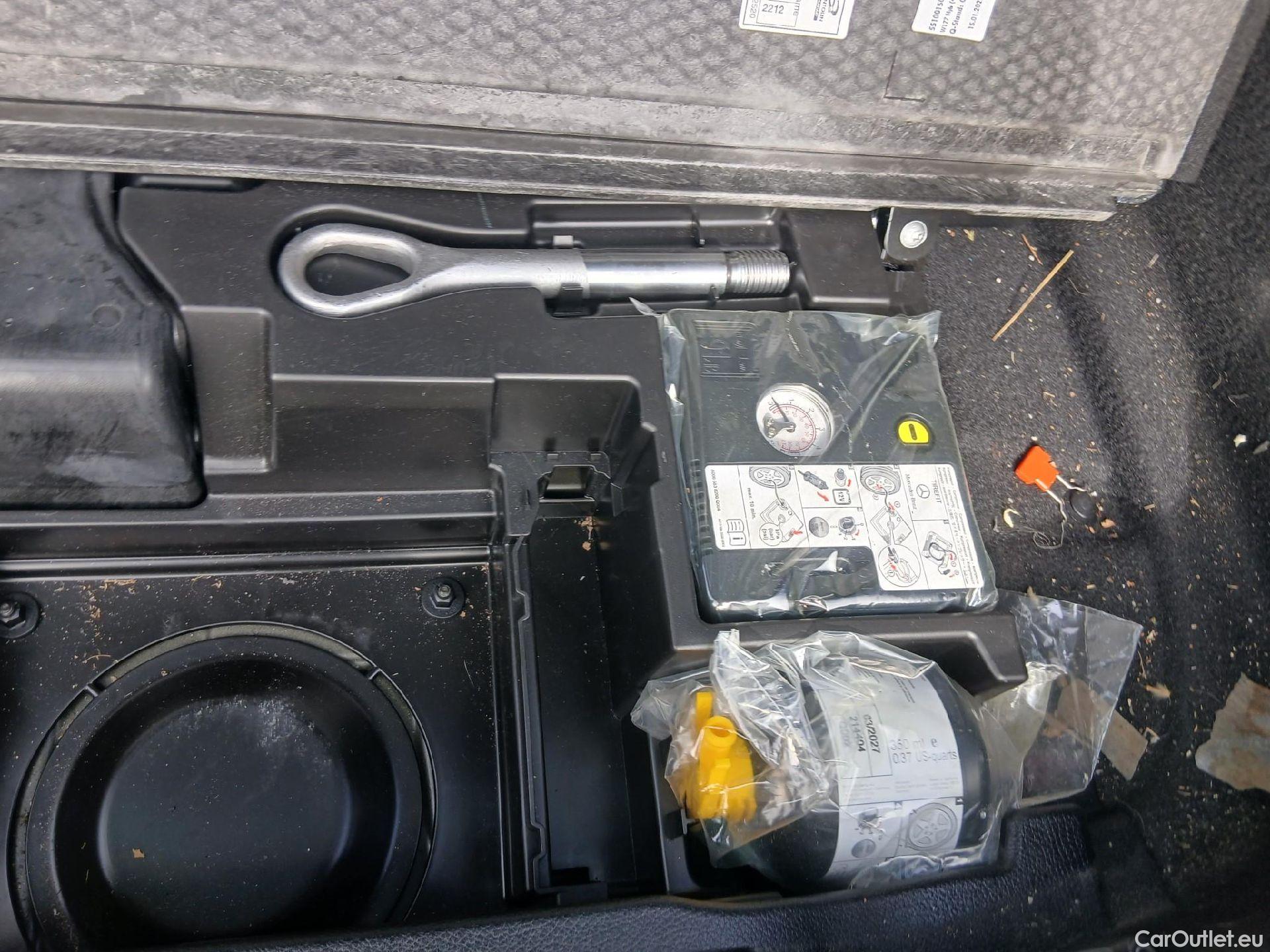 Mercedes  A-Klasse MERCEDES-BENZ Clase A / 2018 / 5P / berlina con portón A 250 e #17