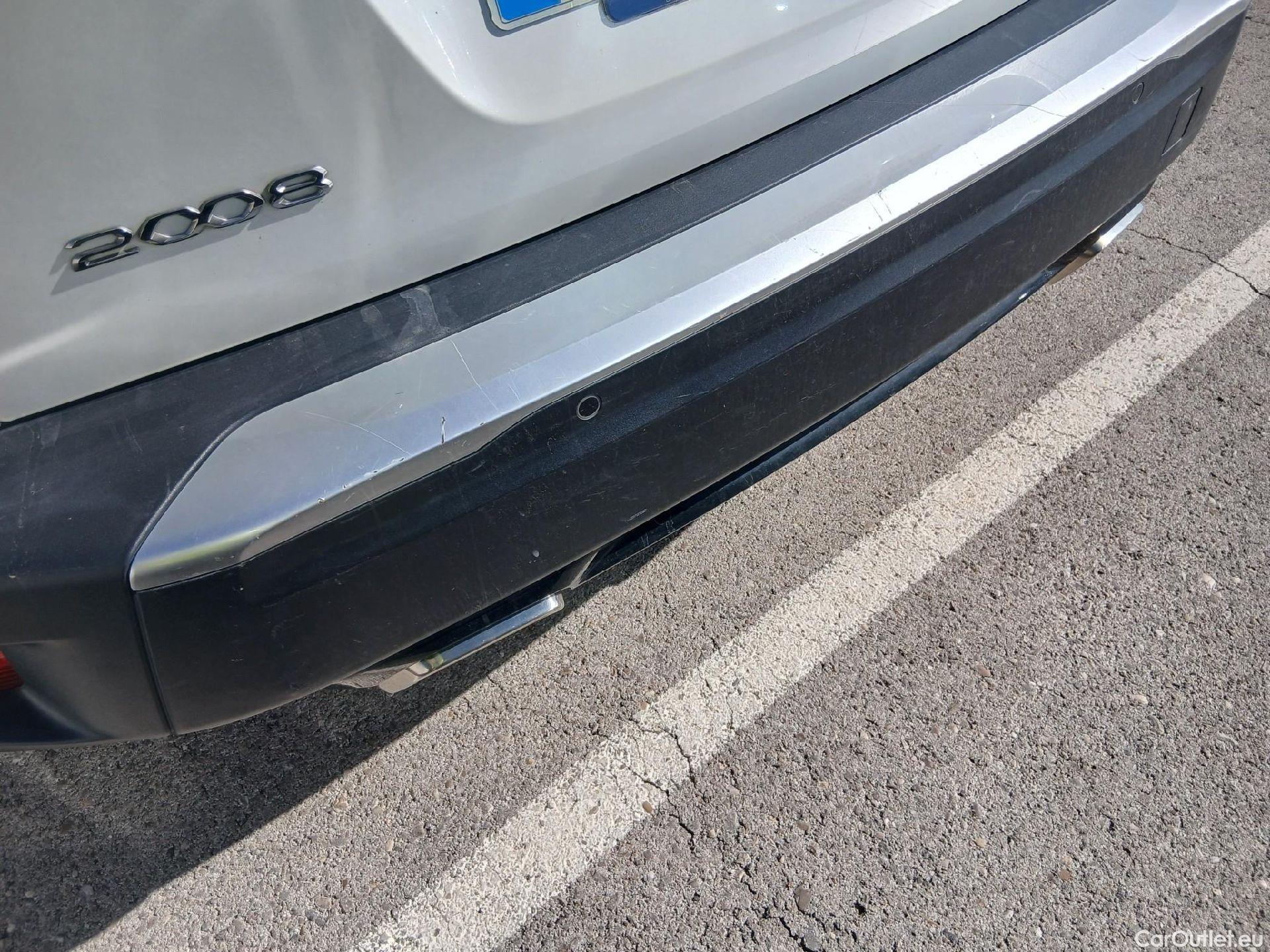 Peugeot  2008 PEUGEOT  / 2019 / 5P / todoterreno Allure Pack Puretech 130 S&S EAT8 #28