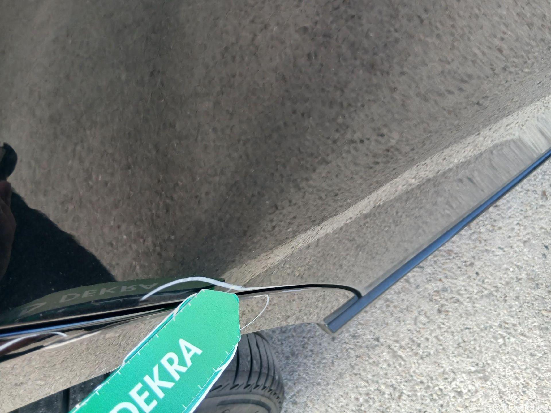 Mercedes  A-Klasse MERCEDES-BENZ Clase A / 2018 / 5P / berlina con portón A 250 e #31