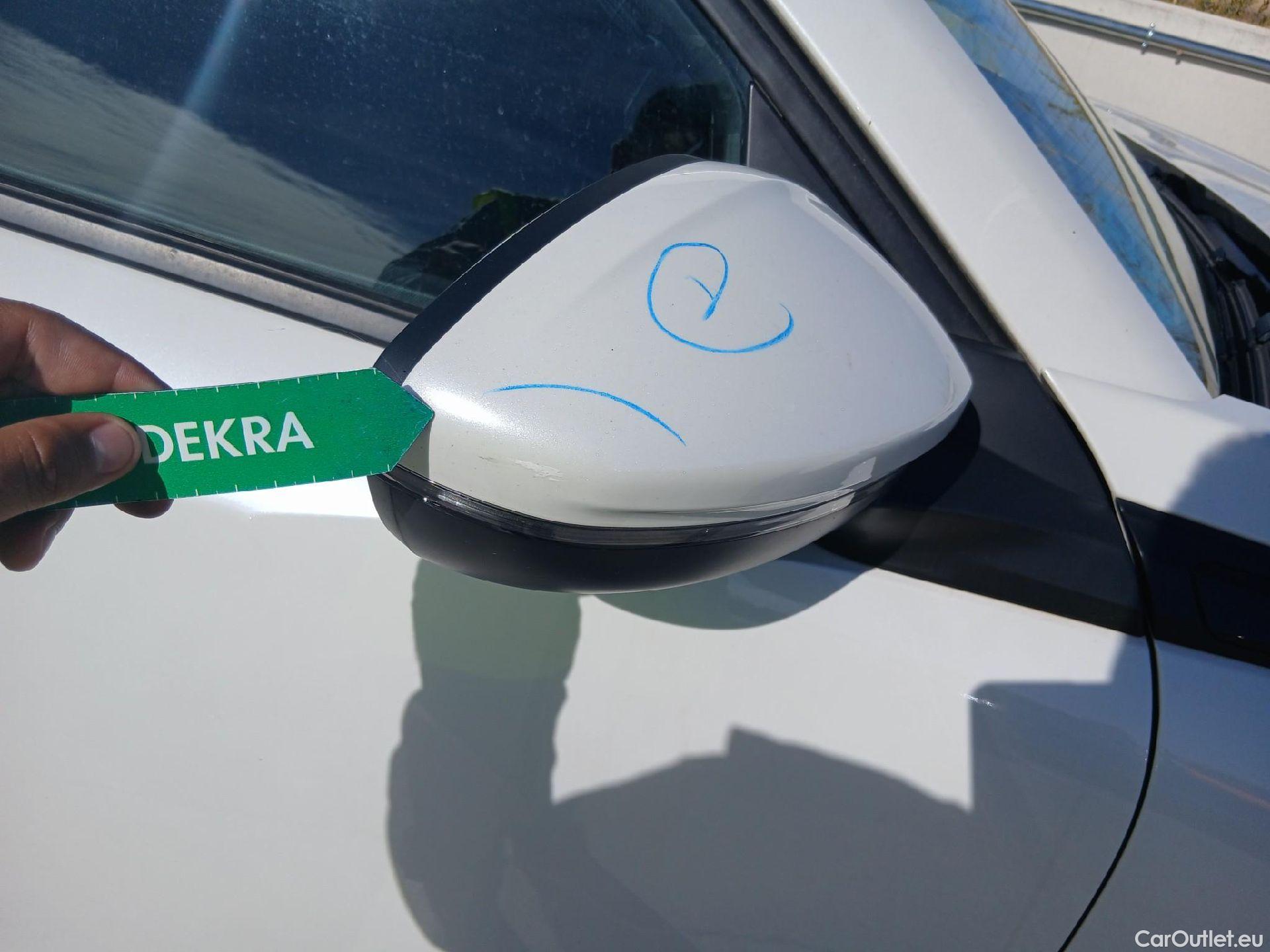 Peugeot  2008 PEUGEOT  / 2019 / 5P / todoterreno Allure Pack Puretech 130 S&S EAT8 #38