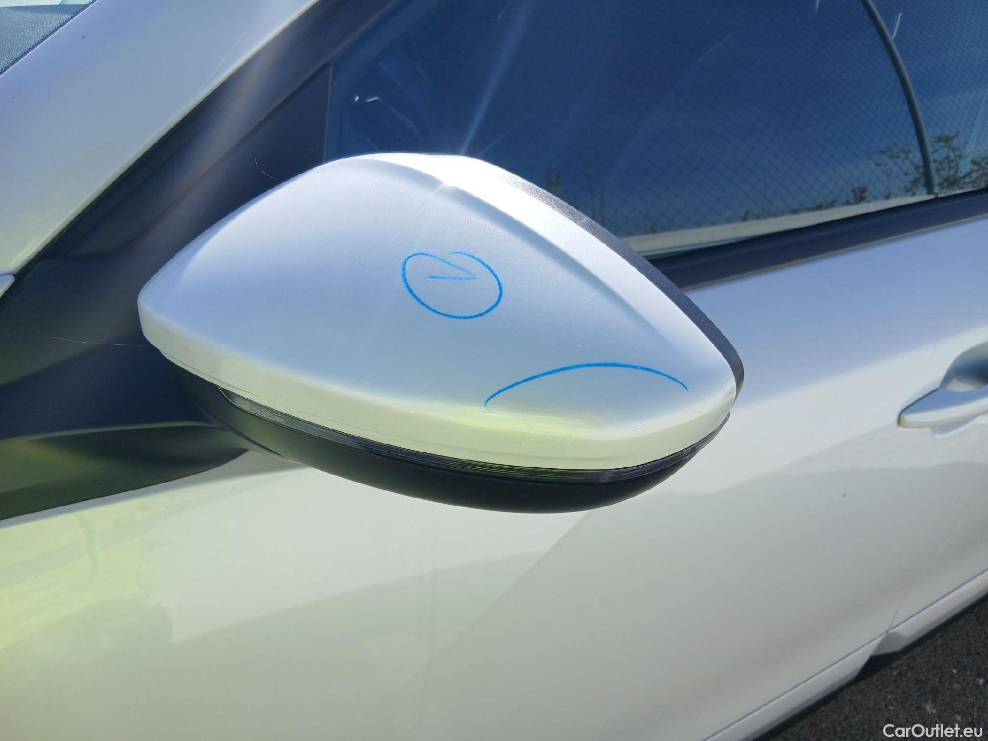 Peugeot  2008 PEUGEOT  / 2019 / 5P / todoterreno Allure Pack Puretech 130 S&S EAT8 #20