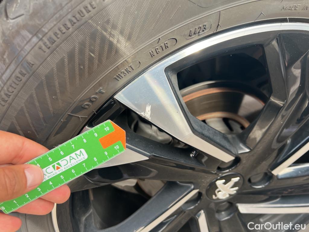  Peugeot  2008 PEUGEOT  / 2019 / 5P / todoterreno Allure BlueHDI 130 S&S EAT8 #9