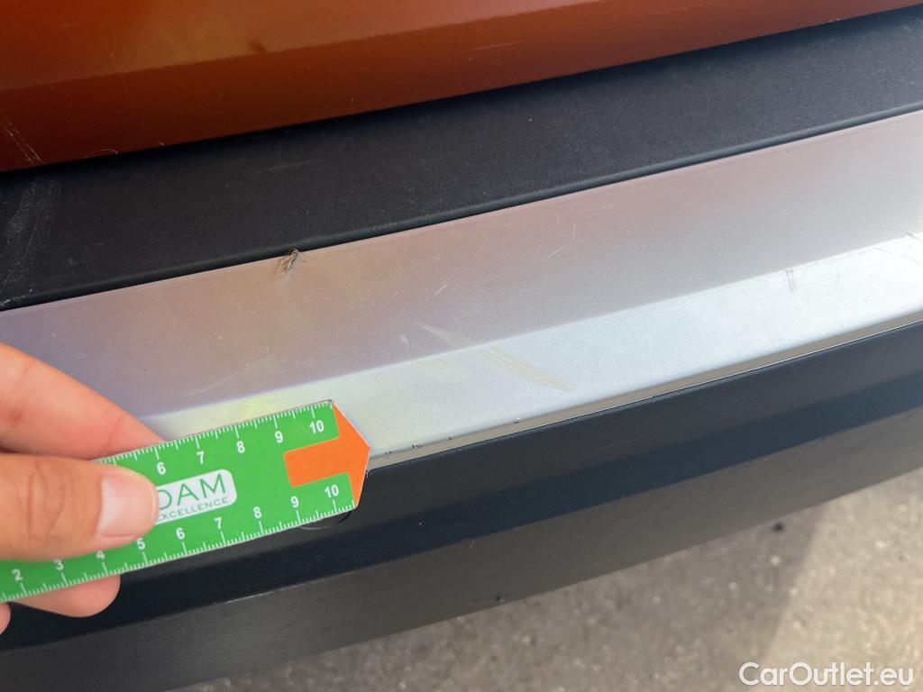  Peugeot  2008 PEUGEOT  / 2019 / 5P / todoterreno Allure BlueHDI 130 S&S EAT8 #2