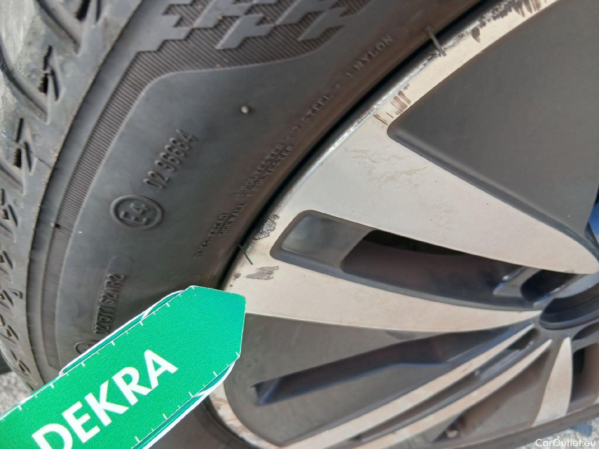 Mercedes  A-Klasse MERCEDES-BENZ Clase A / 2018 / 5P / berlina con portón A 250 e #7