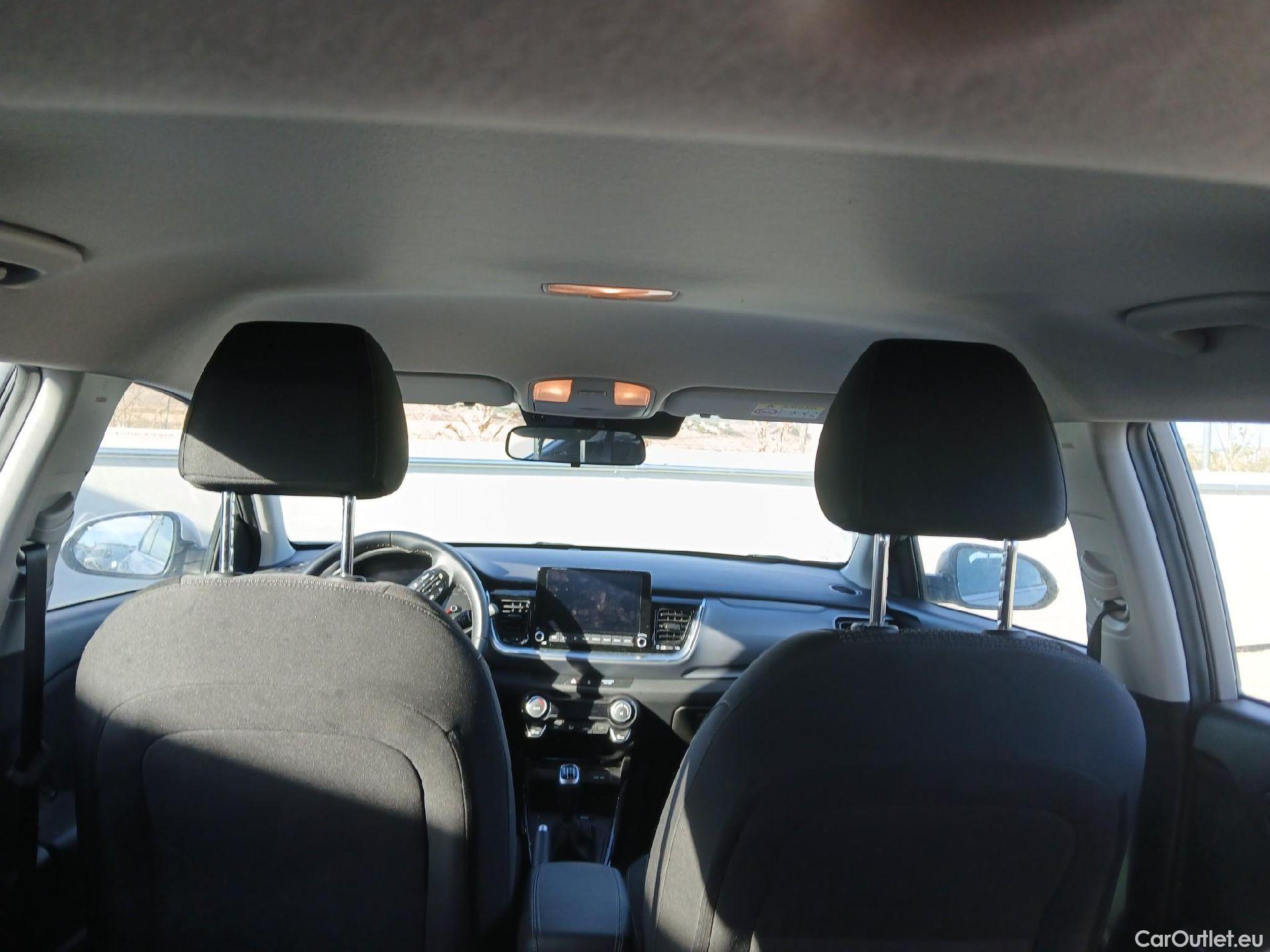 KIA  STONIC KIA  / 2017 / 5P / todoterreno 1.0 T-GDi 74kW (100CV) MHEV iMT Drive #10