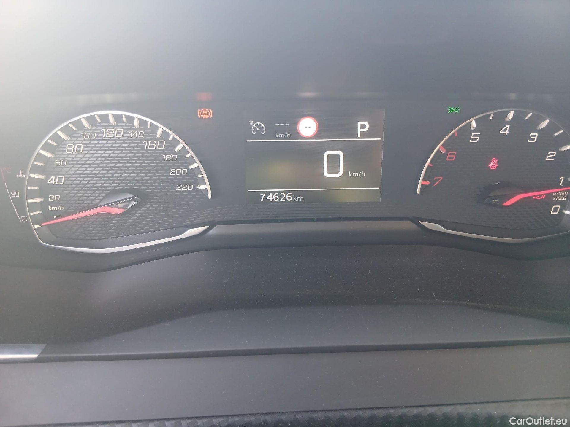 Peugeot  2008 PEUGEOT  / 2019 / 5P / todoterreno Allure Pack Puretech 130 S&S EAT8 #4