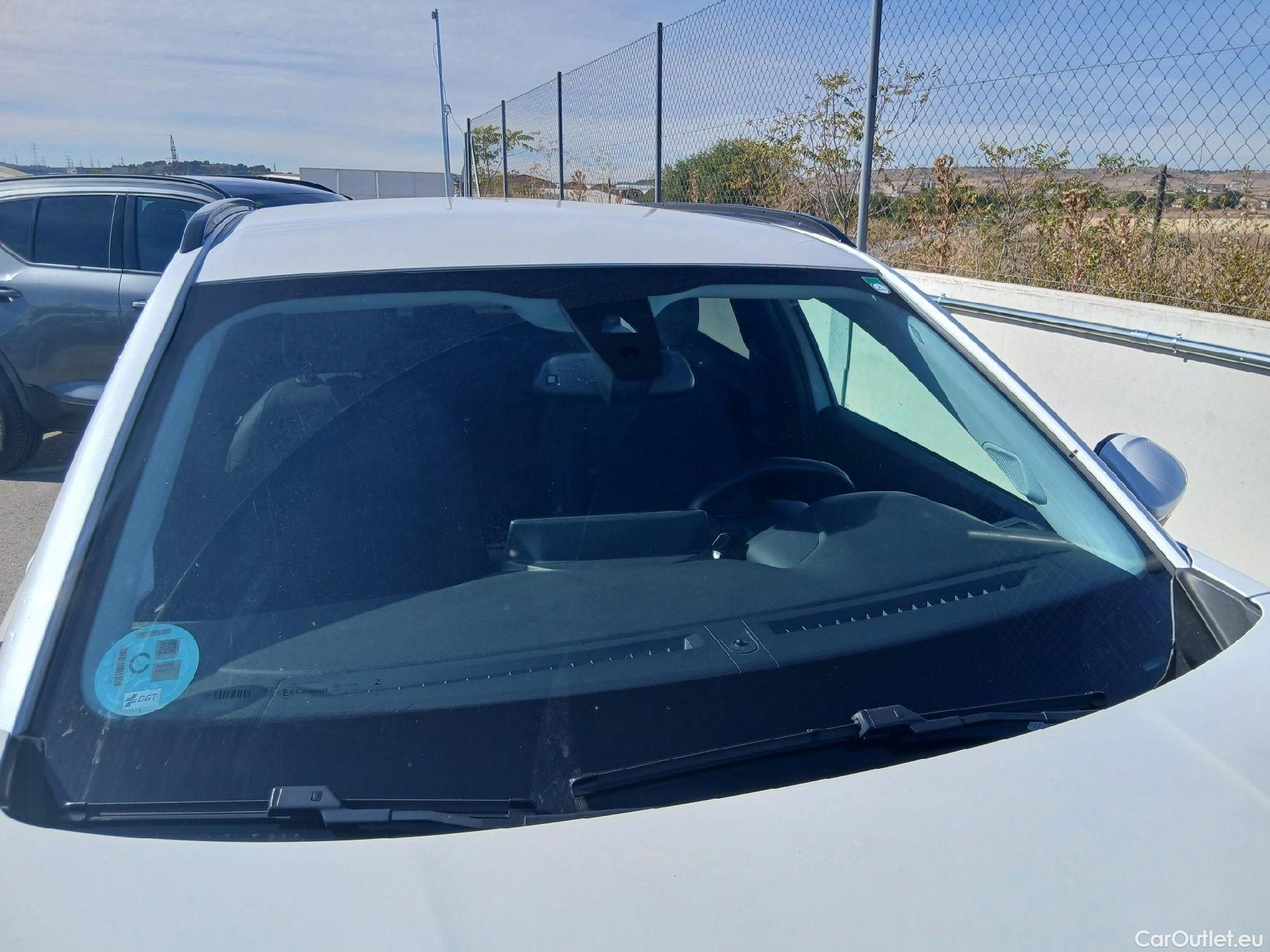 Peugeot  2008 PEUGEOT  / 2019 / 5P / todoterreno Allure Pack Puretech 130 S&S EAT8 #12