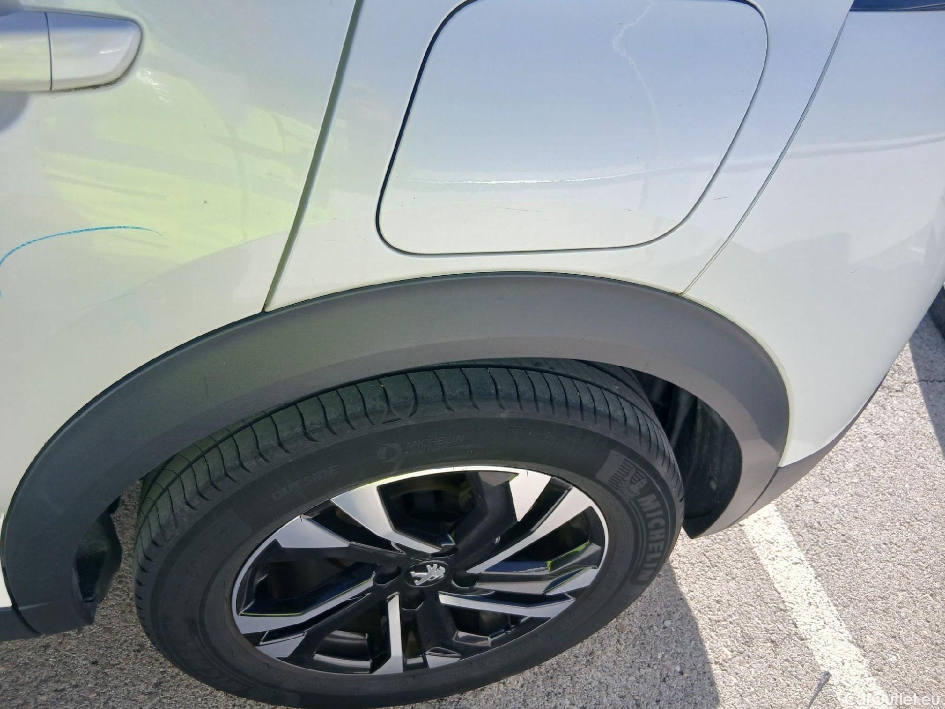 Peugeot  2008 PEUGEOT  / 2019 / 5P / todoterreno Allure Pack Puretech 130 S&S EAT8 #23