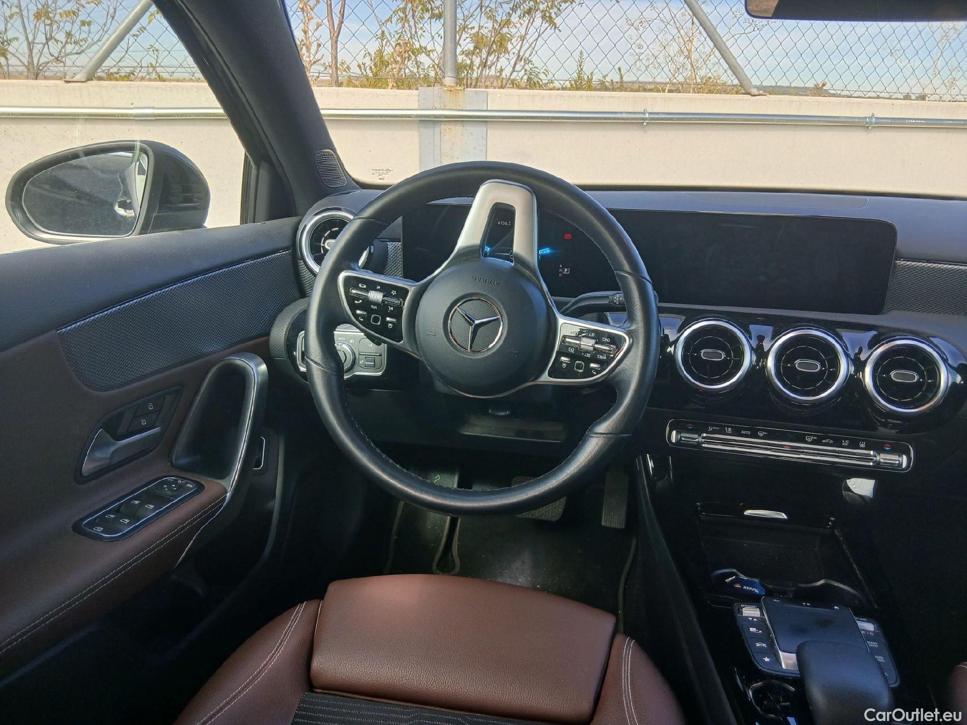 Mercedes  A-Klasse MERCEDES-BENZ Clase A / 2018 / 5P / berlina con portón A 250 e #3