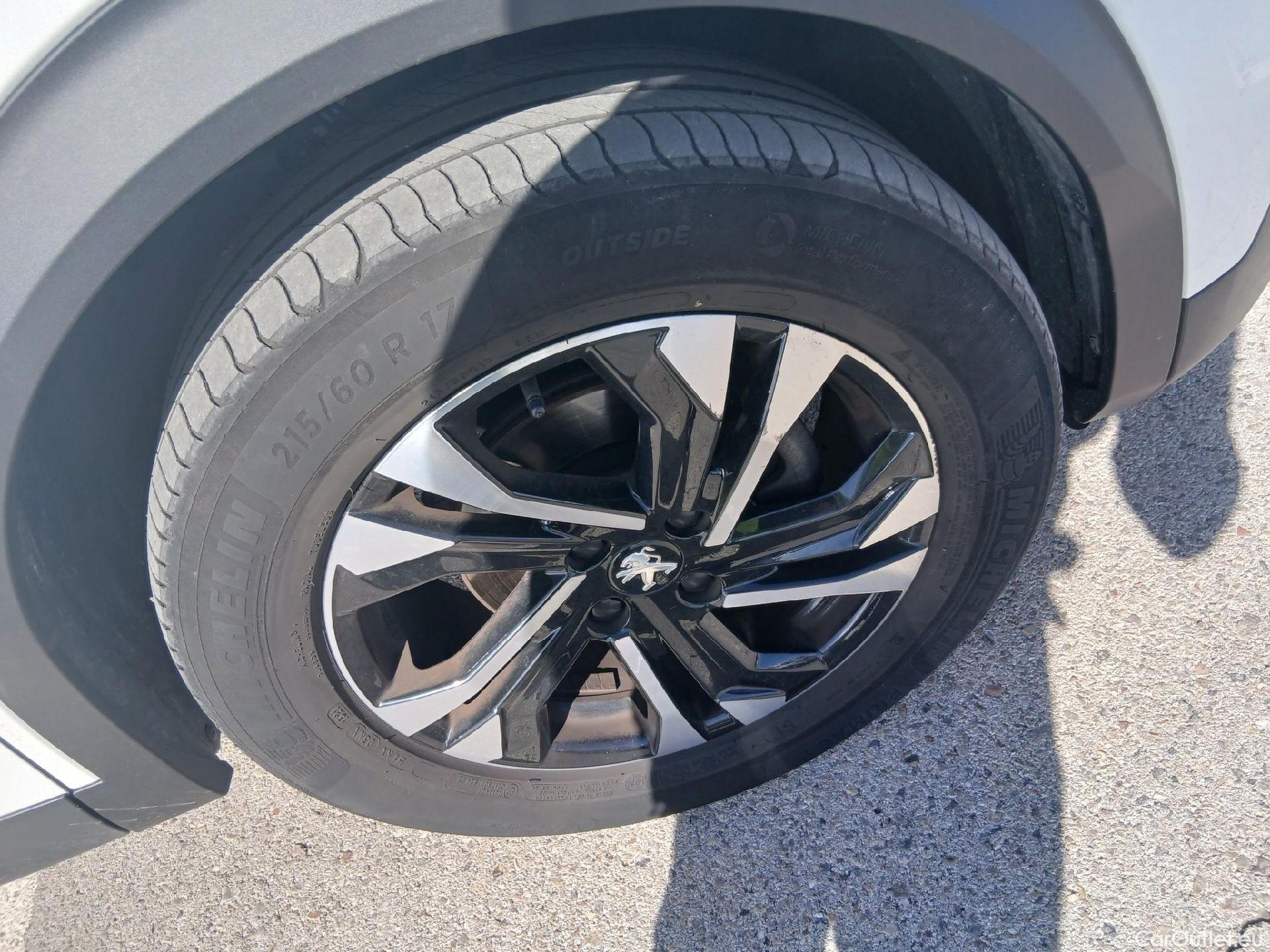 Peugeot  2008 PEUGEOT  / 2019 / 5P / todoterreno Allure Pack Puretech 130 S&S EAT8 #5