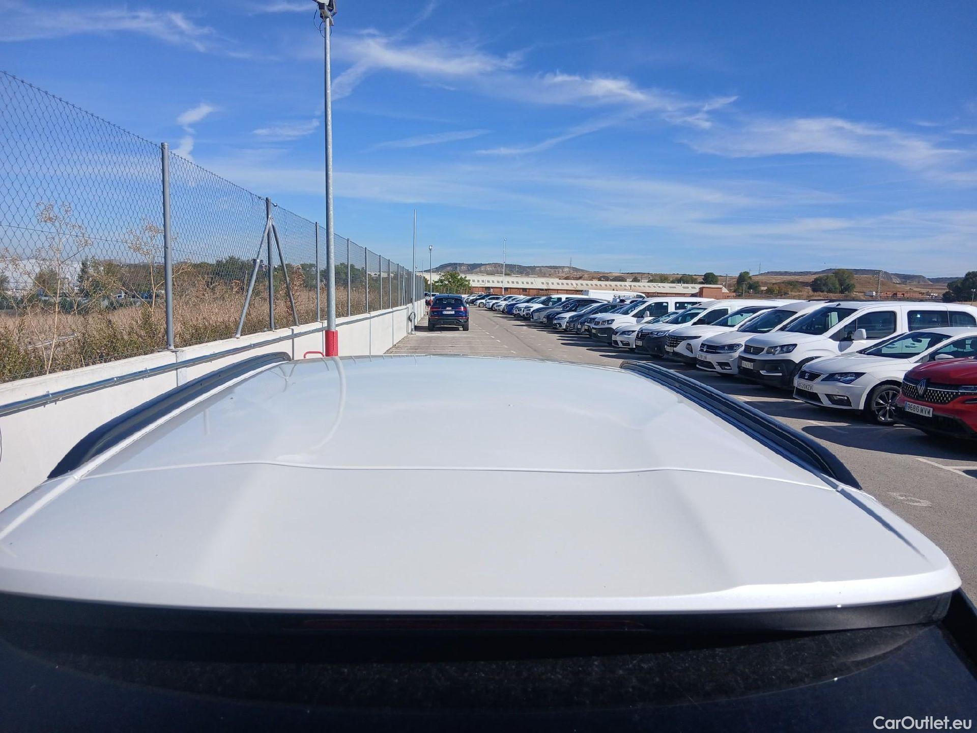 Peugeot  2008 PEUGEOT  / 2019 / 5P / todoterreno Allure Pack Puretech 130 S&S EAT8 #9