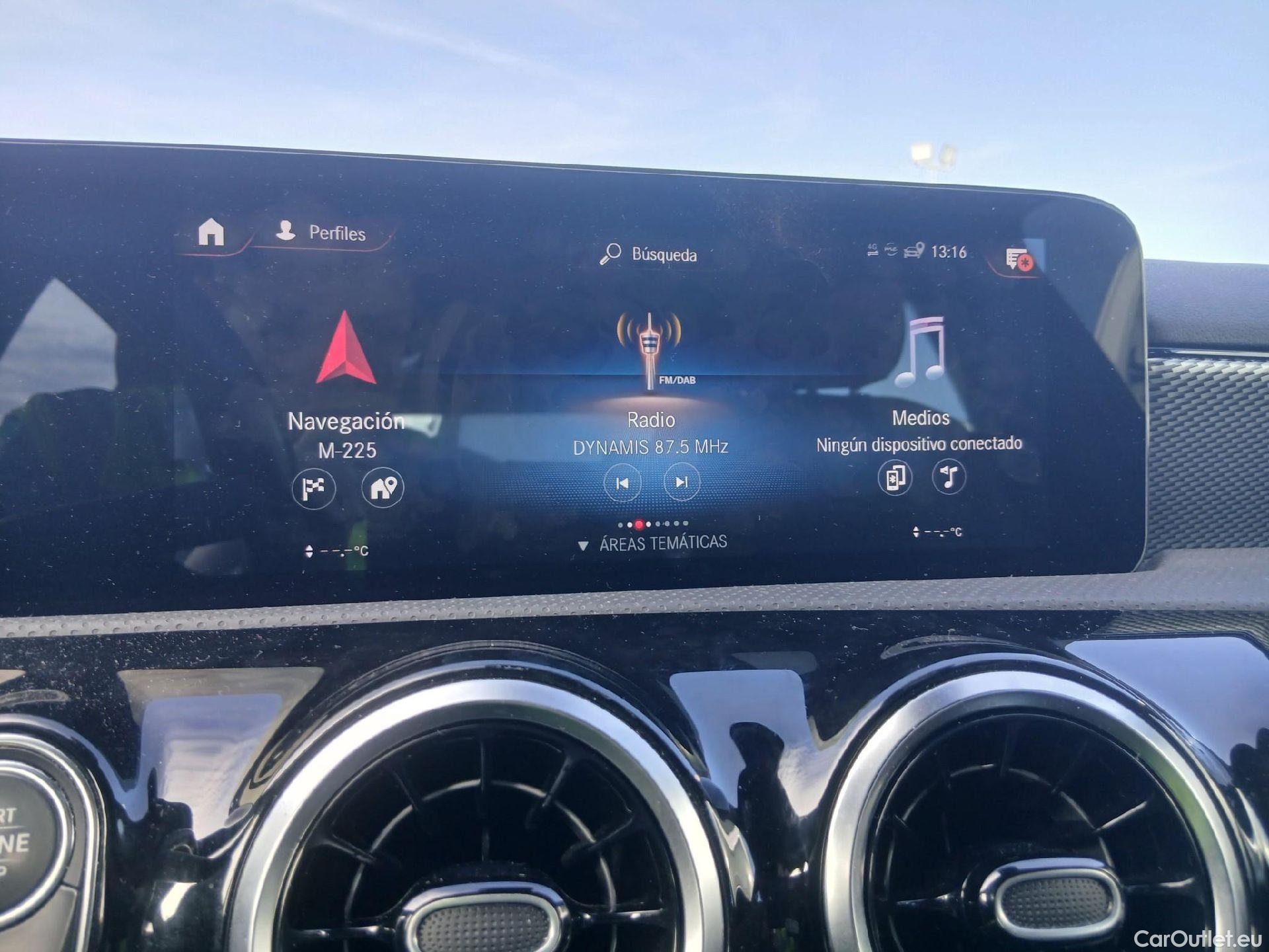 Mercedes  A-Klasse MERCEDES-BENZ Clase A / 2018 / 5P / berlina con portón A 250 e #14