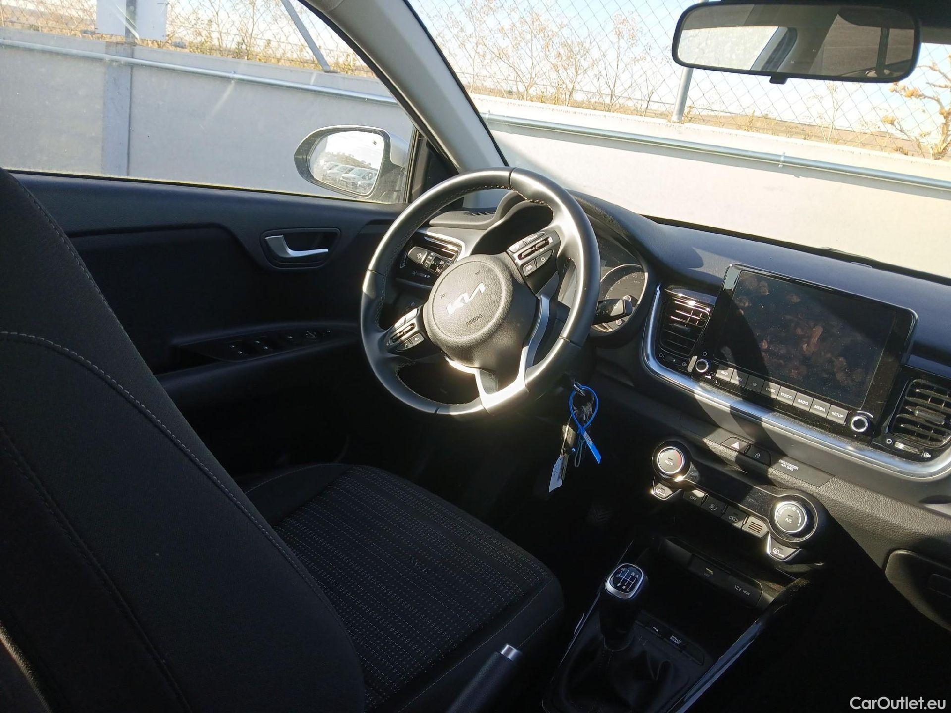 KIA  STONIC KIA  / 2017 / 5P / todoterreno 1.0 T-GDi 74kW (100CV) MHEV iMT Drive #3