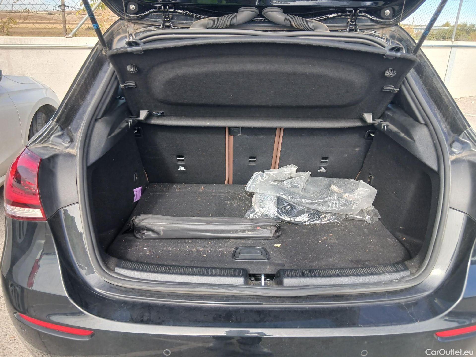 Mercedes  A-Klasse MERCEDES-BENZ Clase A / 2018 / 5P / berlina con portón A 250 e #8