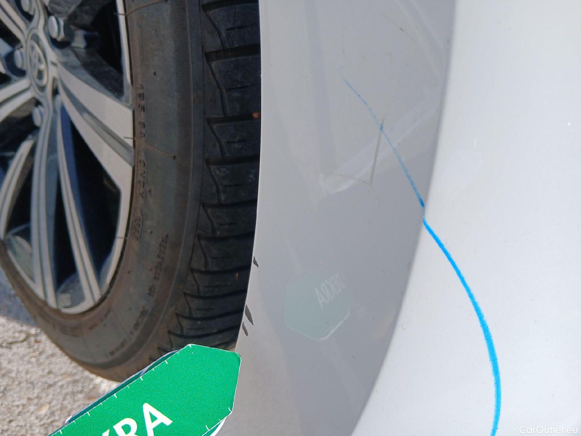 Toyota  Corolla TOYOTA  / 2020 / 5P / berlina con portón 1.8 125H STYLE E-CVT #26