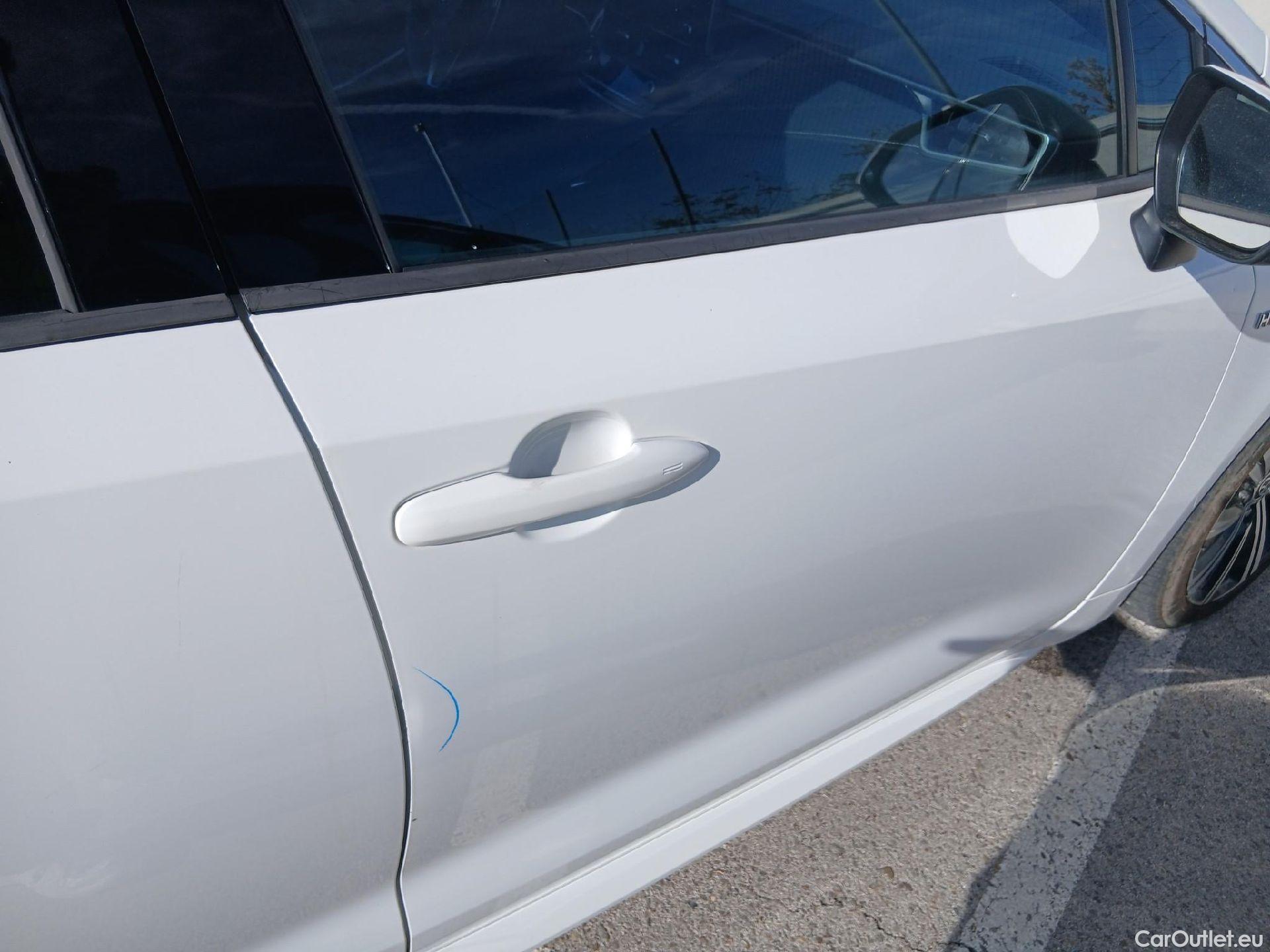 Toyota  Corolla TOYOTA  / 2020 / 5P / berlina con portón 1.8 125H STYLE E-CVT #39