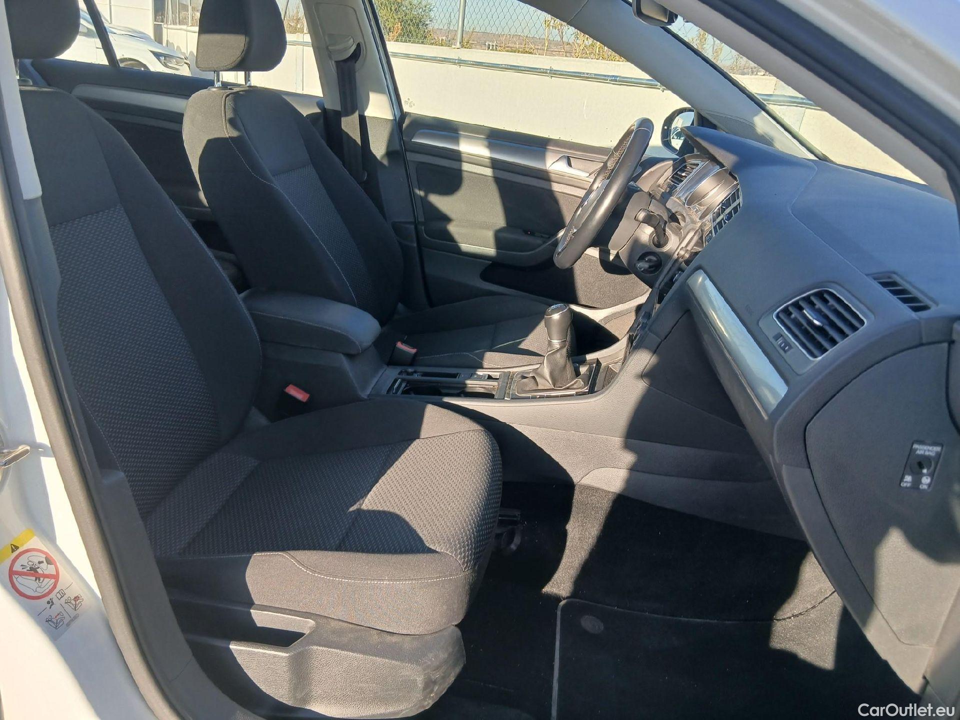 Volkswagen  Golf  VOLKSWAGEN / 2016 / 5P / berlina con portón Ready2Go 1.0 TSI 85kW (115CV) #6